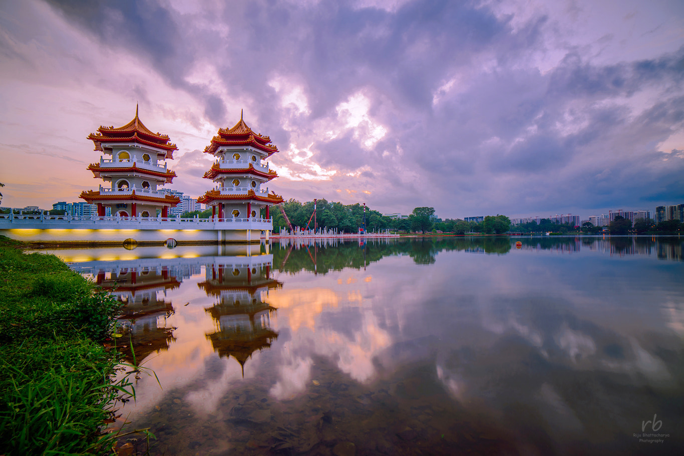 Samyang 14mm F2.8 ED AS IF UMC sample photo. The twin pagodas... photography