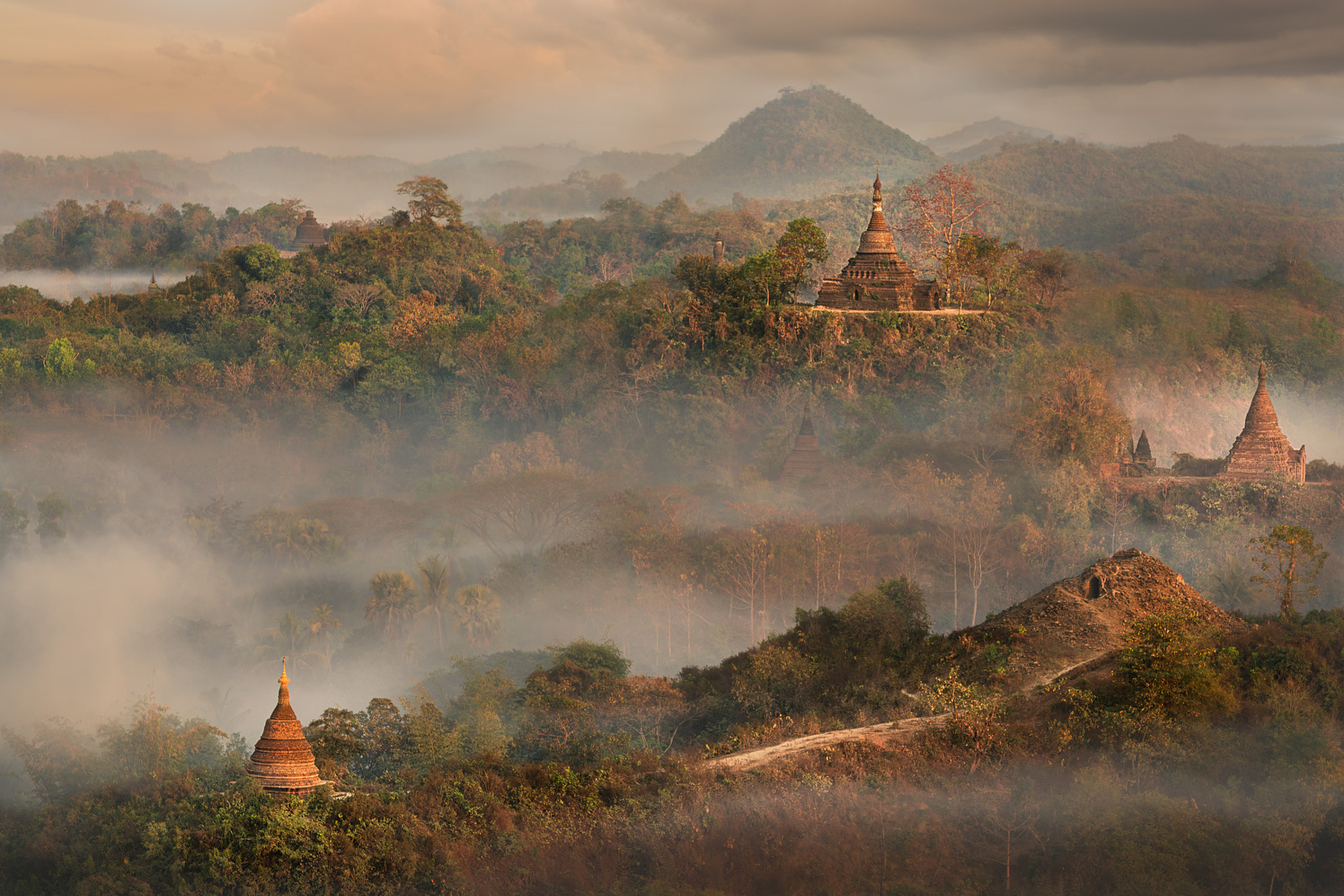 Sony FE 70-300mm F4.5-5.6 G OSS sample photo. Sunrise in mrauk u myanmar photography