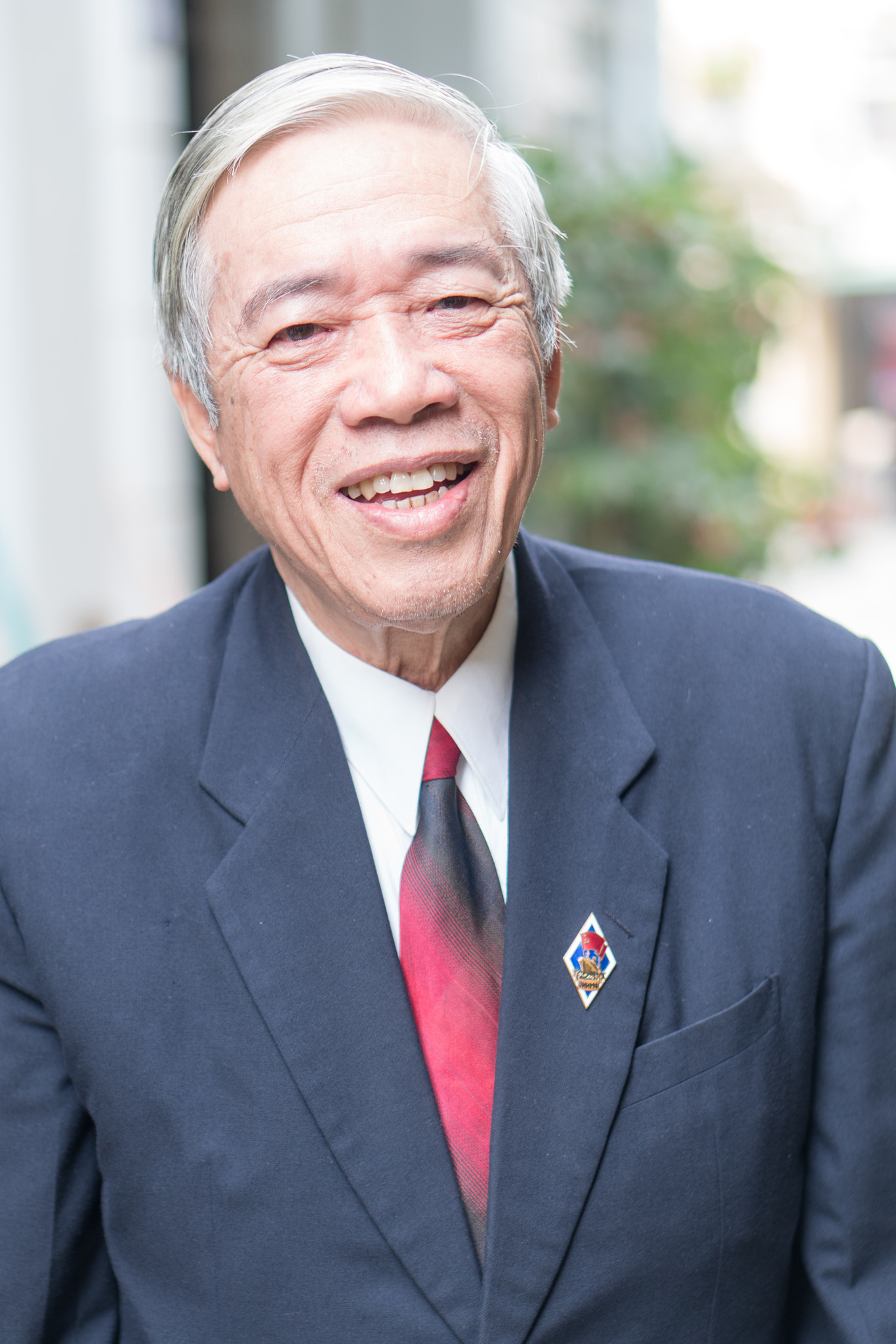 Sony a6300 + E 50mm F1.8 OSS sample photo. Smiling senior in suit photography
