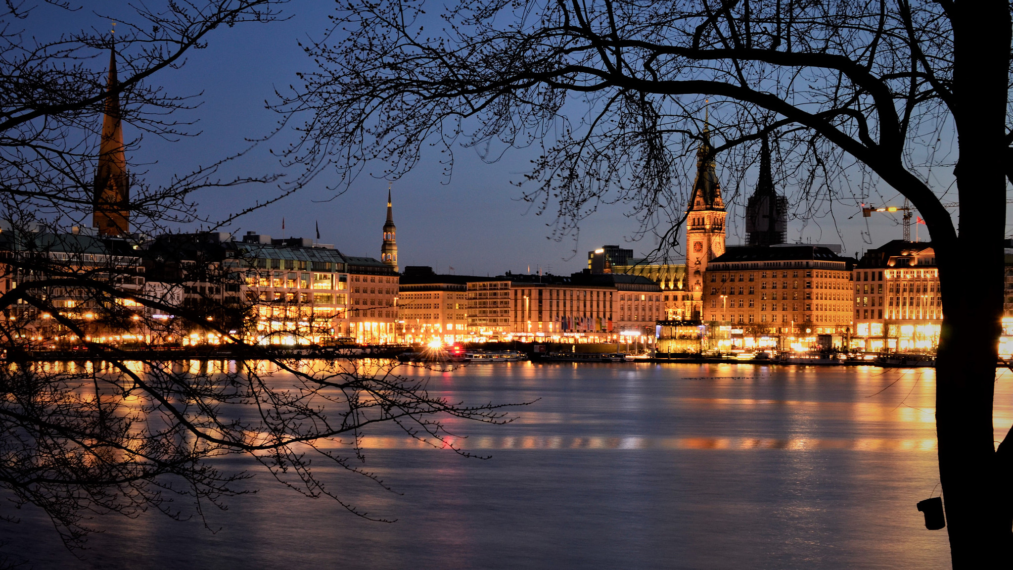 Nikon AF-S DX Micro Nikkor 40mm F2.8 sample photo. Hamburg-alster photography