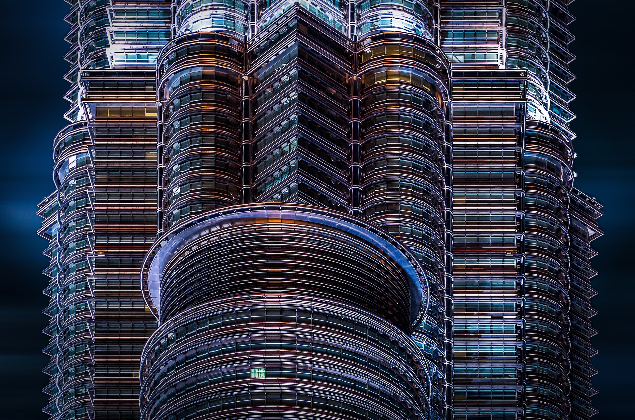 Olympus OM-D E-M1 Mark II + Olympus M.Zuiko Digital ED 40-150mm F2.8 Pro sample photo. Portrait of twin tower photography