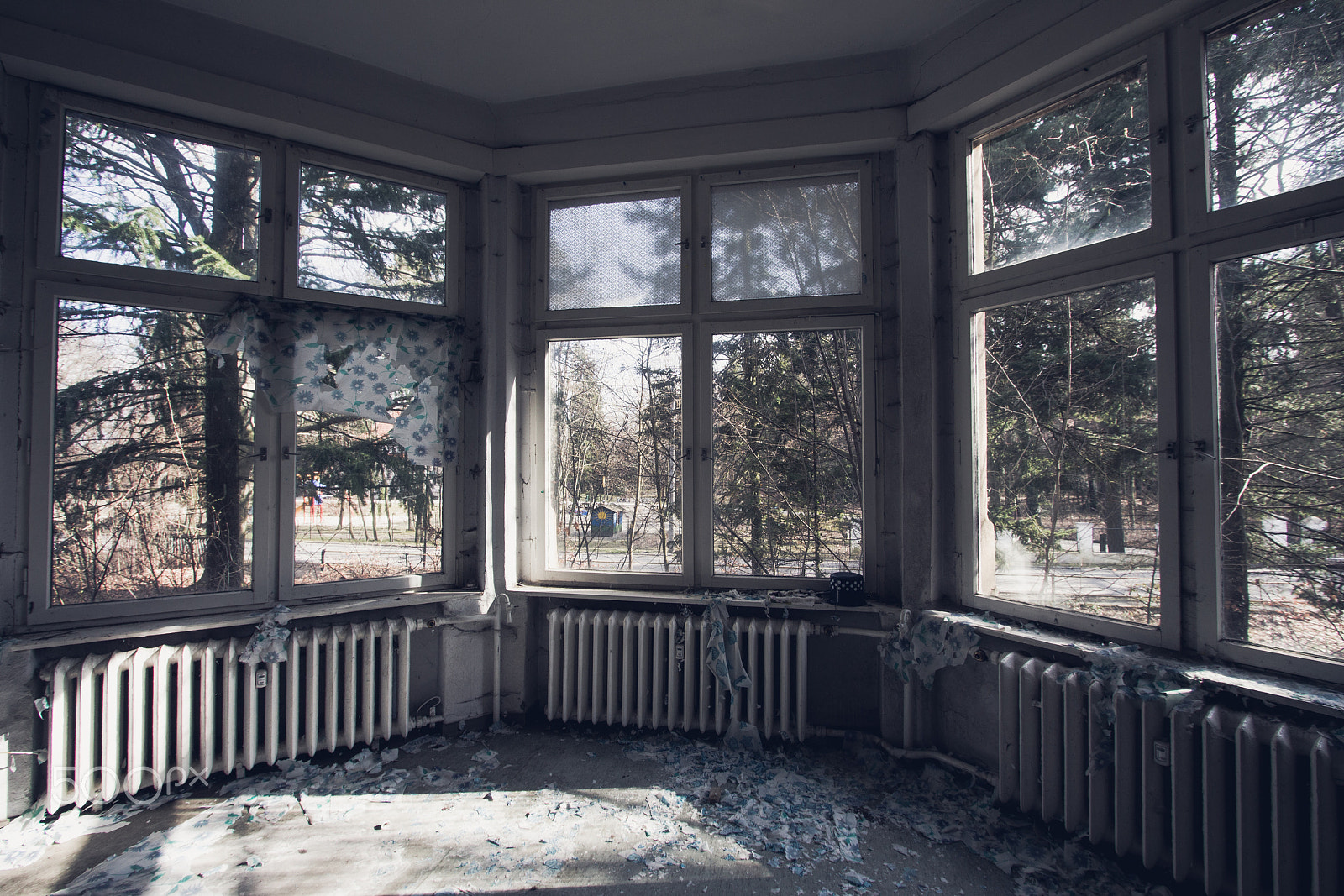 Canon EF-S 10-22mm F3.5-4.5 USM sample photo. Abandoned house view photography