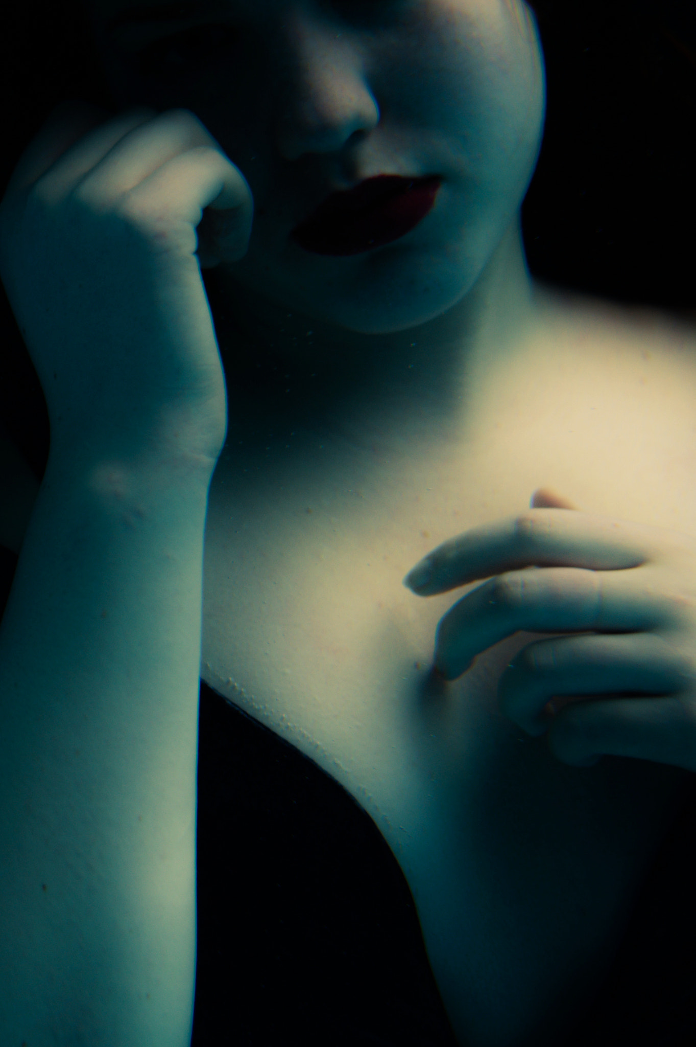 Nikon D700 + Nikon AF-S Nikkor 50mm F1.8G sample photo. Underwater silence photography