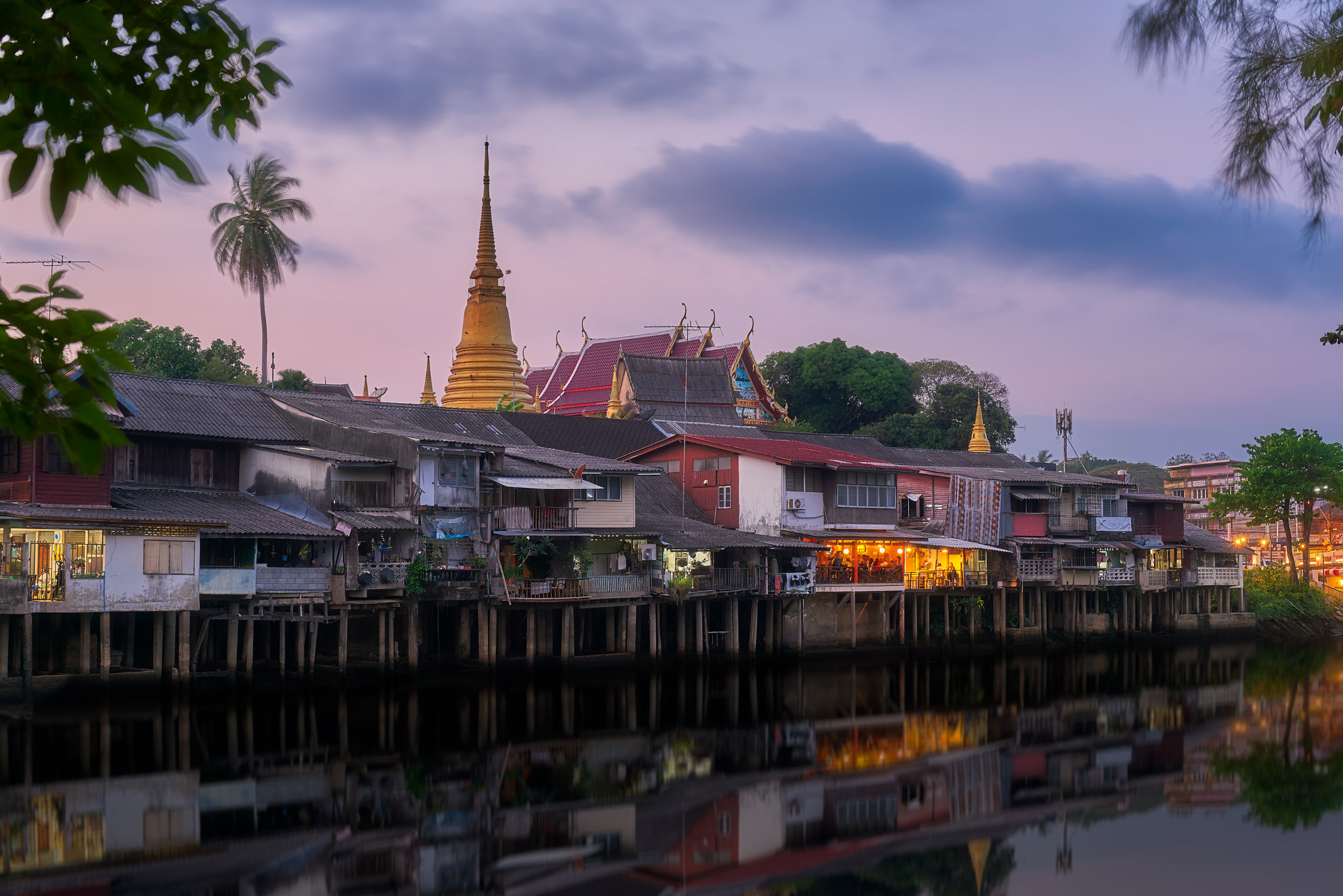 Nikon AF-S Nikkor 24-120mm F4G ED VR sample photo. The old town chanthaboon waterfront photography