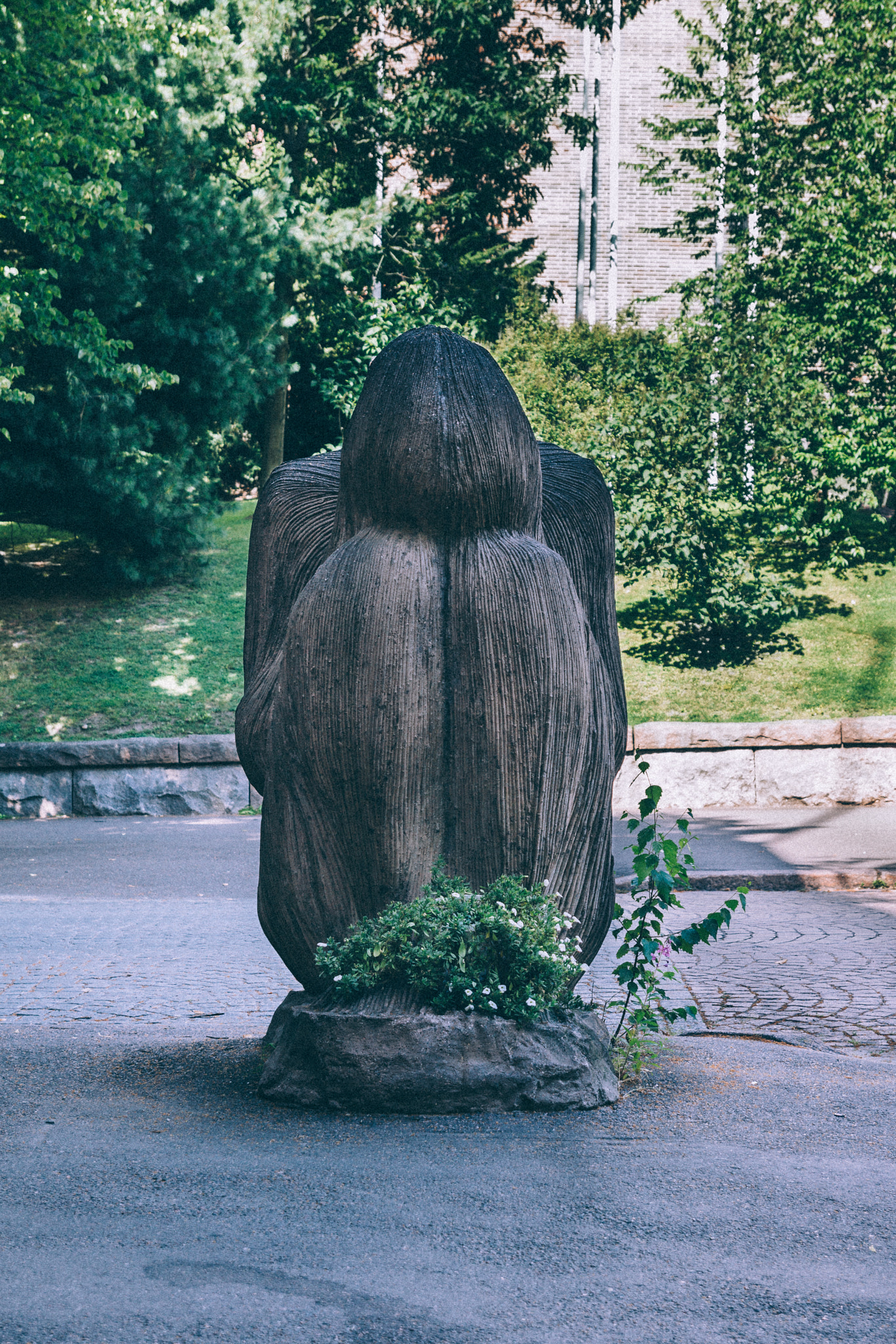 Sony SLT-A77 + Tamron SP 24-70mm F2.8 Di VC USD sample photo. The sitting willow statue by olavi lanu photography