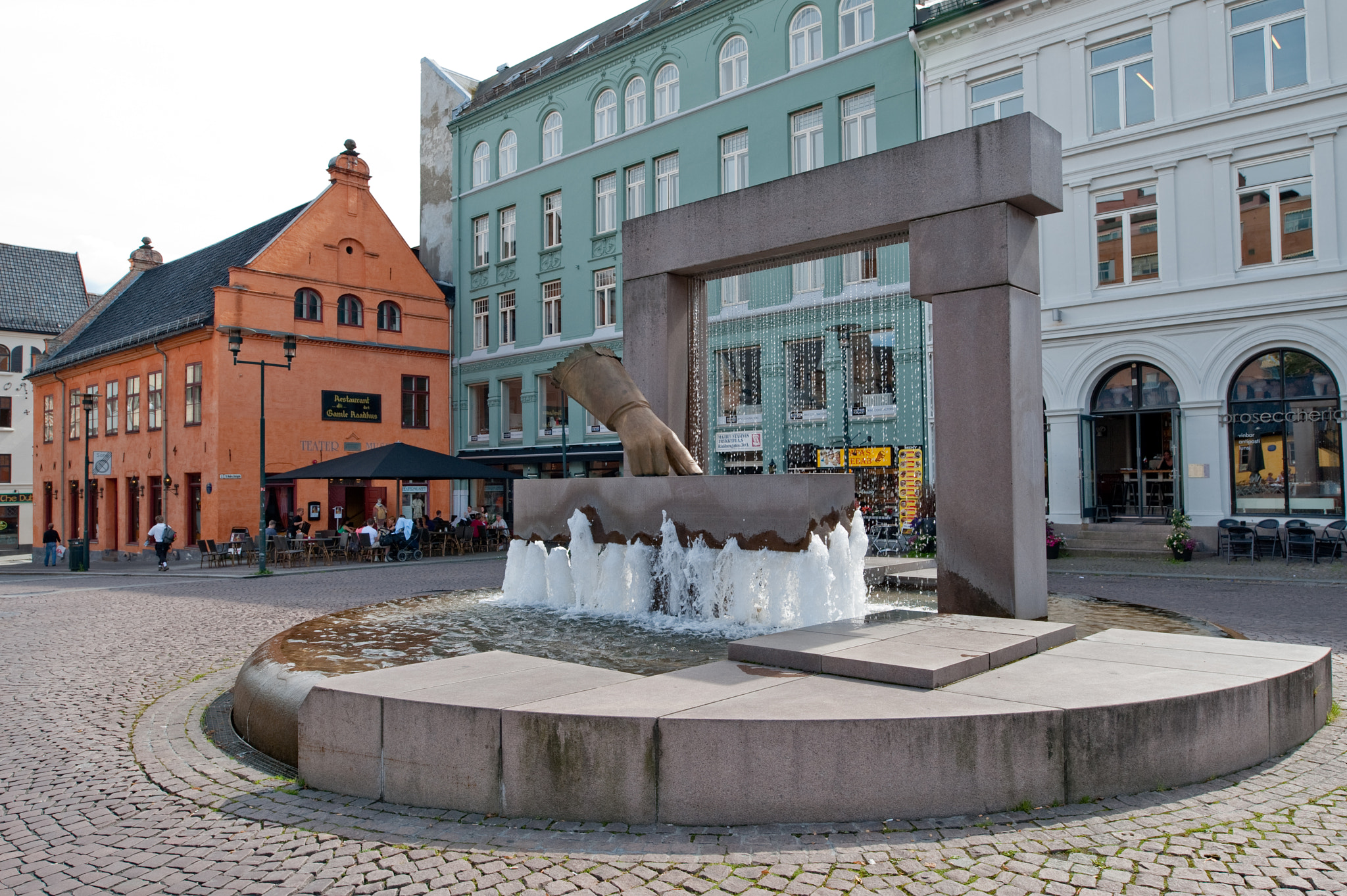 Nikon PC-E Nikkor 24mm F3.5D ED Tilt-Shift sample photo. Fountain by old city hall photography