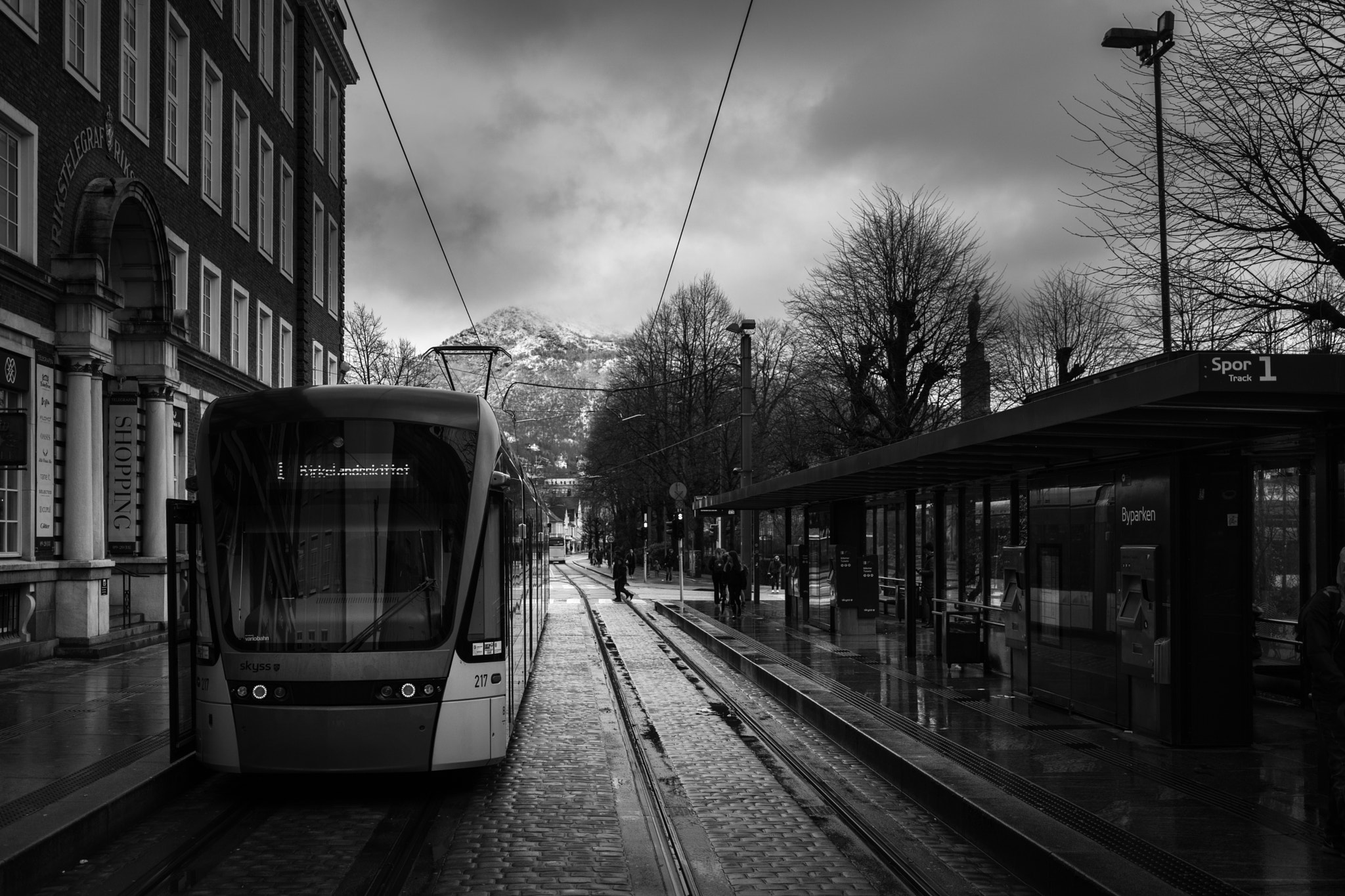 Sony a7 II + Sony Sonnar T* FE 35mm F2.8 ZA sample photo. Tram photography