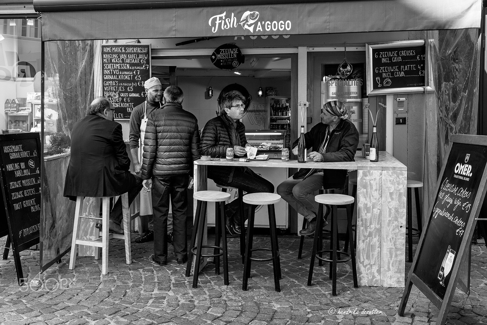 Nikon D800 sample photo. Men eating oysters in (b) antwerp photography