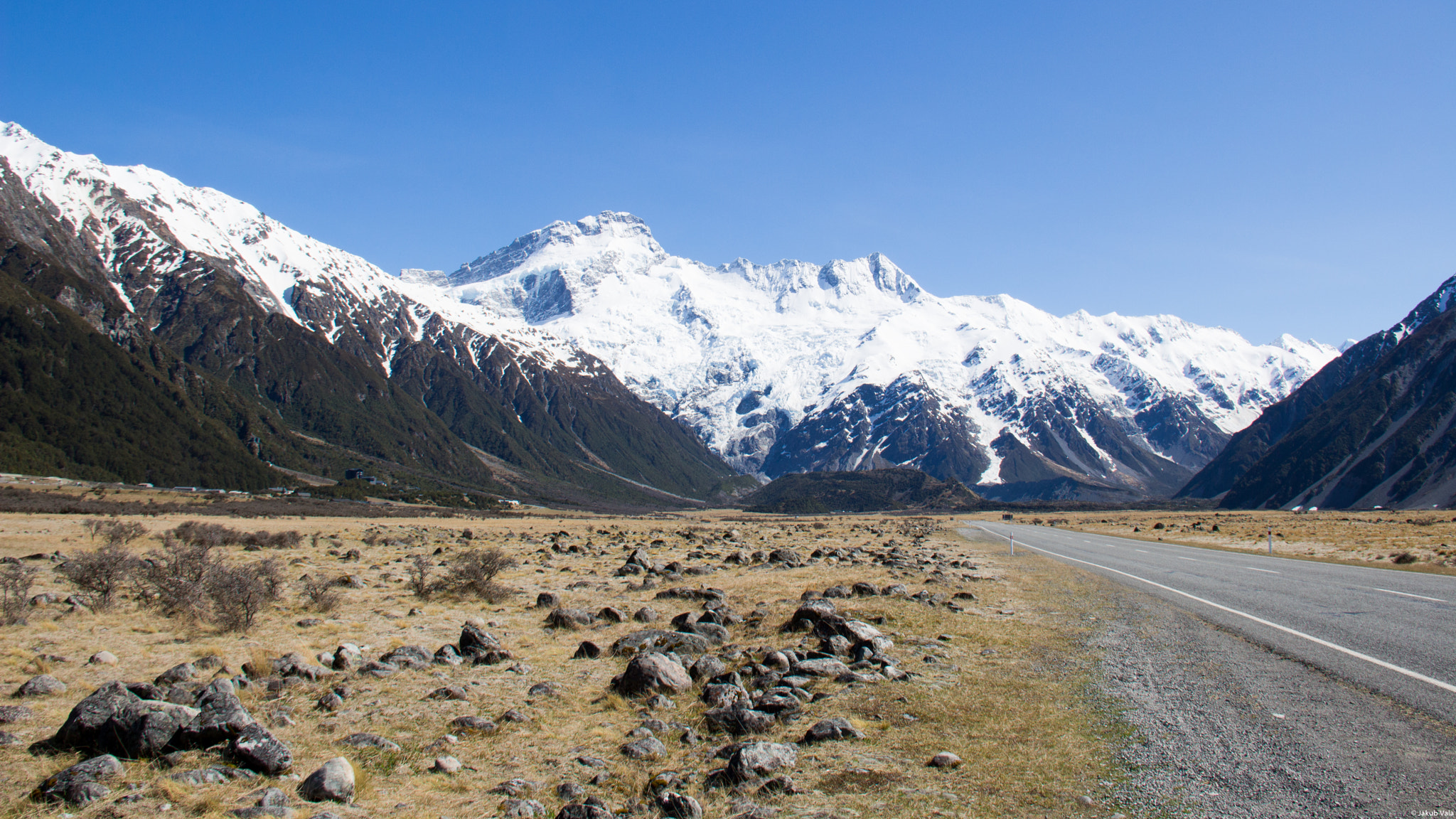 Canon EOS 100D (EOS Rebel SL1 / EOS Kiss X7) + Canon EF-S 18-200mm F3.5-5.6 IS sample photo. Mt. cook photography