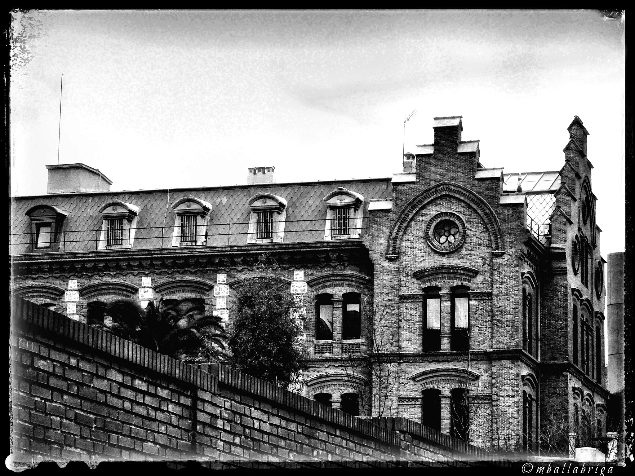 Sony DSC-HX90 sample photo. Old architecture photography