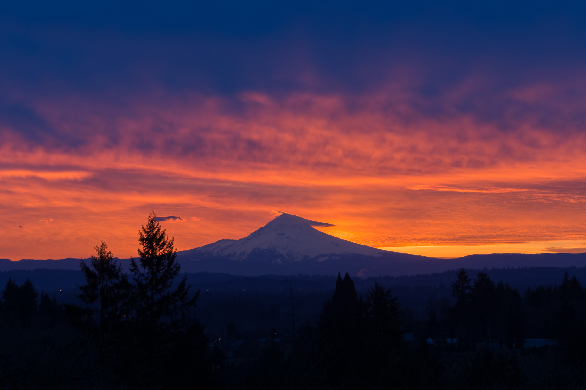 Canon EF-S 55-250mm F4-5.6 IS II sample photo. Mt. hood warming up photography