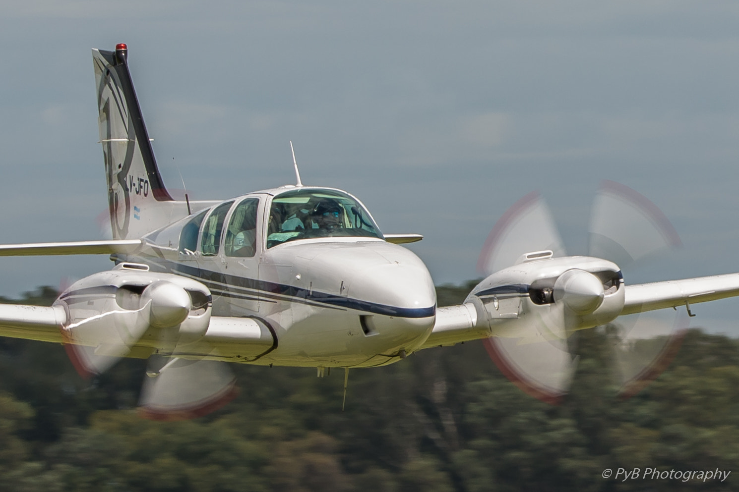 Nikon D7100 + Sigma 150-600mm F5-6.3 DG OS HSM | C sample photo. Beechcraft baron photography