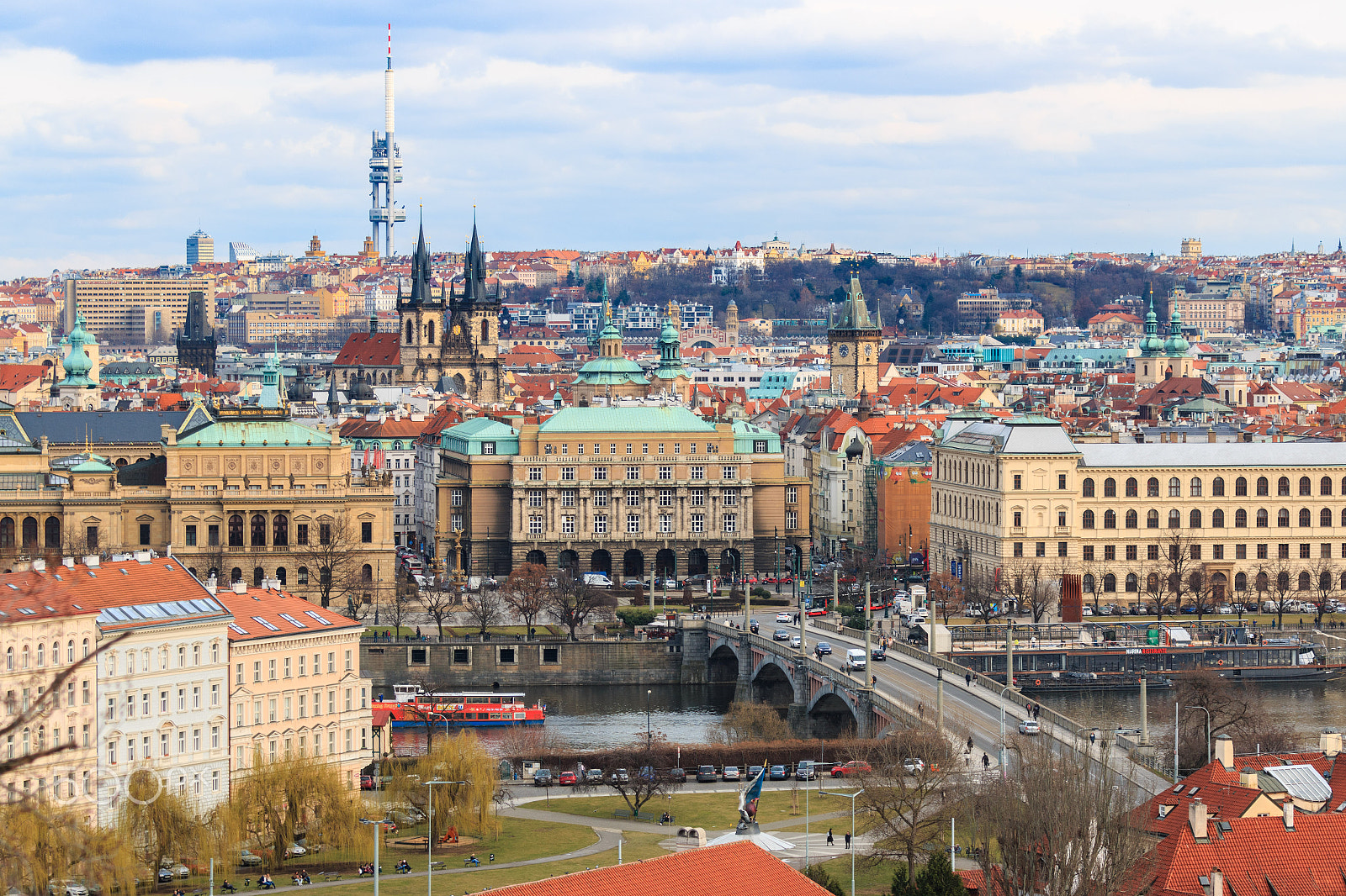 Canon EOS 70D + Canon EF 70-200mm F4L IS USM sample photo. Praha photography