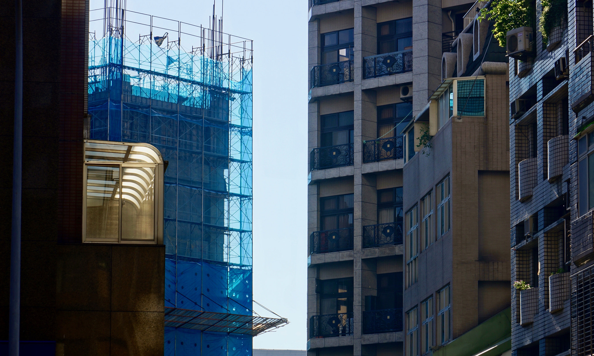 Sony E 55-210mm F4.5-6.3 OSS sample photo. Taipei morning photography