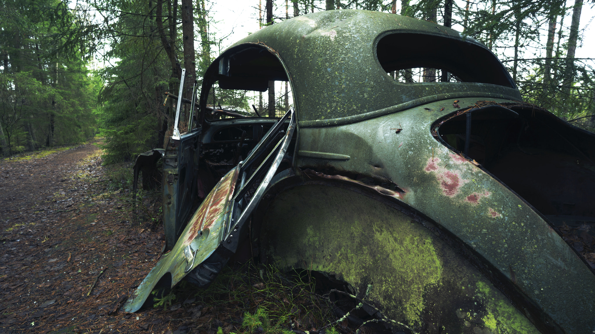 ZEISS Batis 18mm F2.8 sample photo. Wrecked car #3 photography