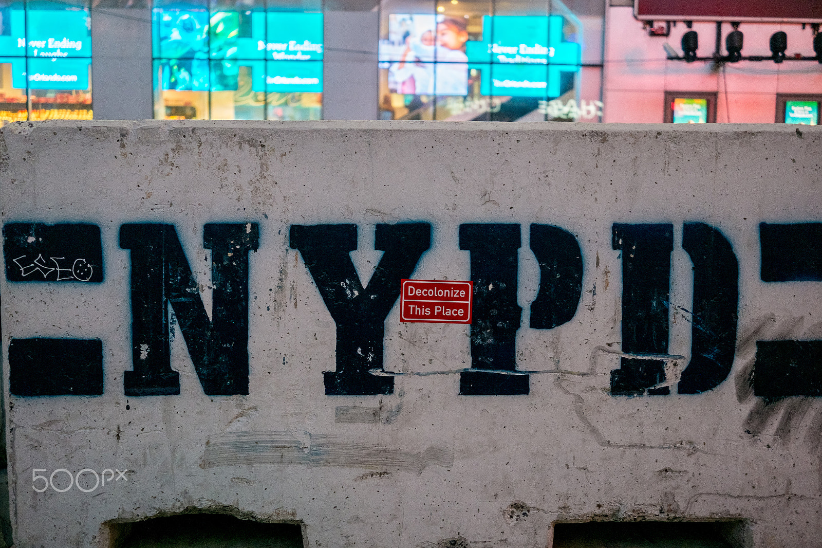 Fujifilm X-E1 + Fujifilm XF 27mm F2.8 sample photo. Time square, nyc photography