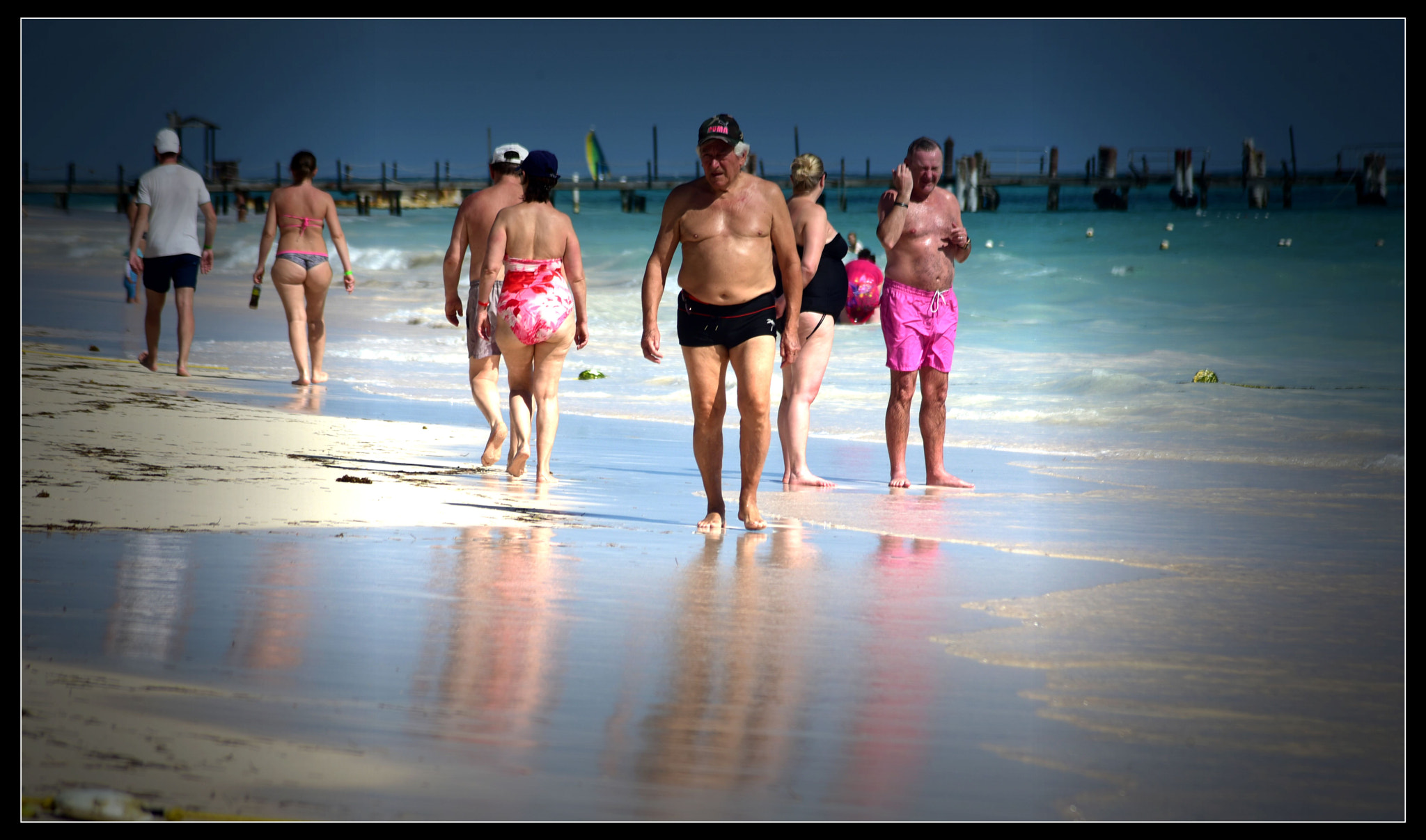 Nikon AF Nikkor 70-300mm F4-5.6G sample photo. Beach scene photography