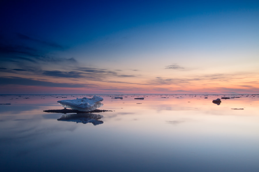 Canon EF-S 10-22mm F3.5-4.5 USM sample photo. White sea. april ice photography