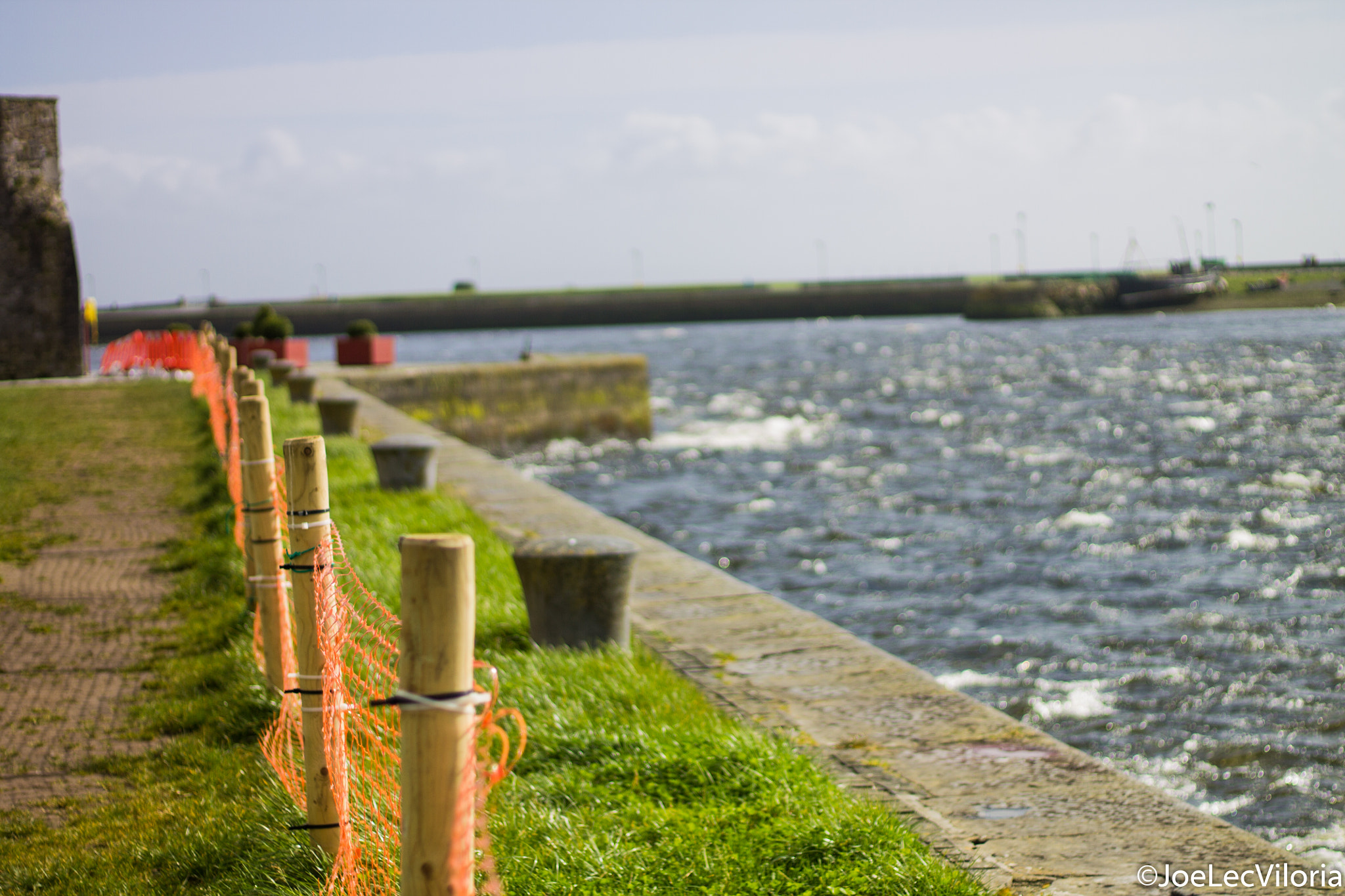 Canon EOS 1100D (EOS Rebel T3 / EOS Kiss X50) + Canon EF 50mm F1.8 STM sample photo. Near the spanish arch in galway. photography