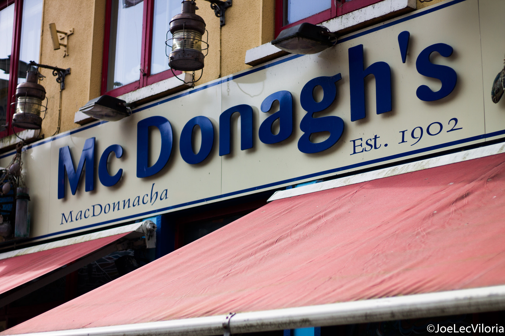 Canon EOS 1100D (EOS Rebel T3 / EOS Kiss X50) + Canon EF 50mm F1.8 STM sample photo. Mc donagh's in quay street, galway photography