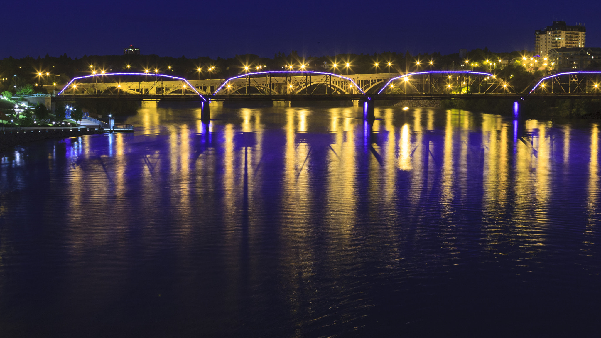 Canon EOS 40D sample photo. City lights along the river photography