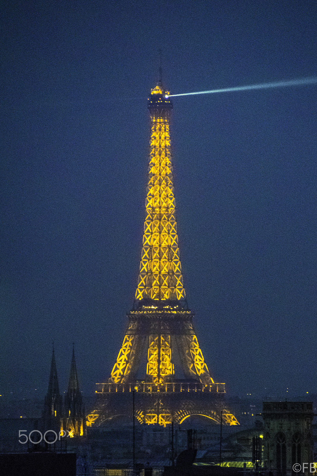 Nikon D5300 + Nikon AF-S DX Nikkor 18-300mm F3.5-6.3G ED VR sample photo. Eiffel tower by night photography