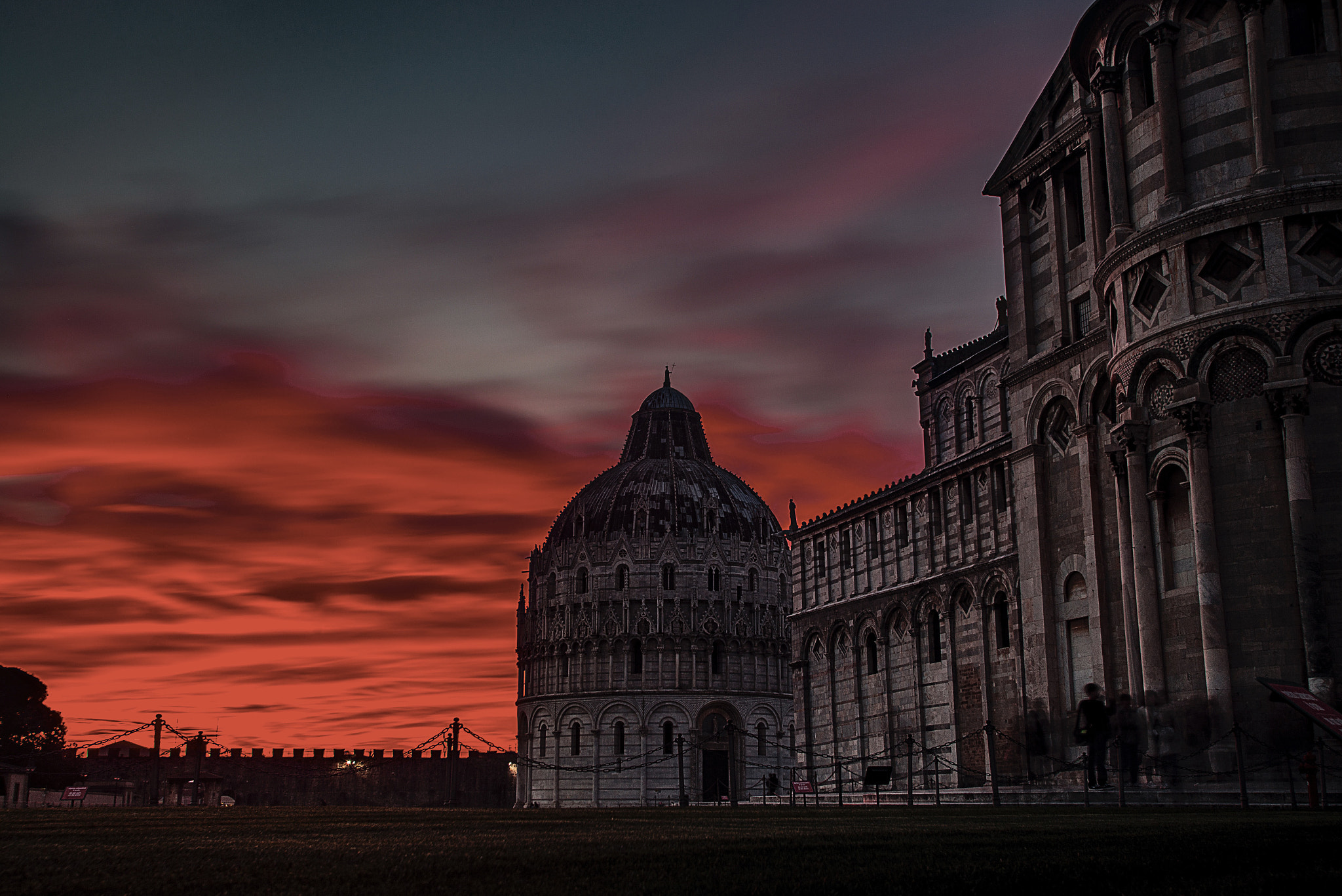 Canon EF 17-35mm f/2.8L sample photo. Trenta secondi di tramonto, piazza dei miracoli photography