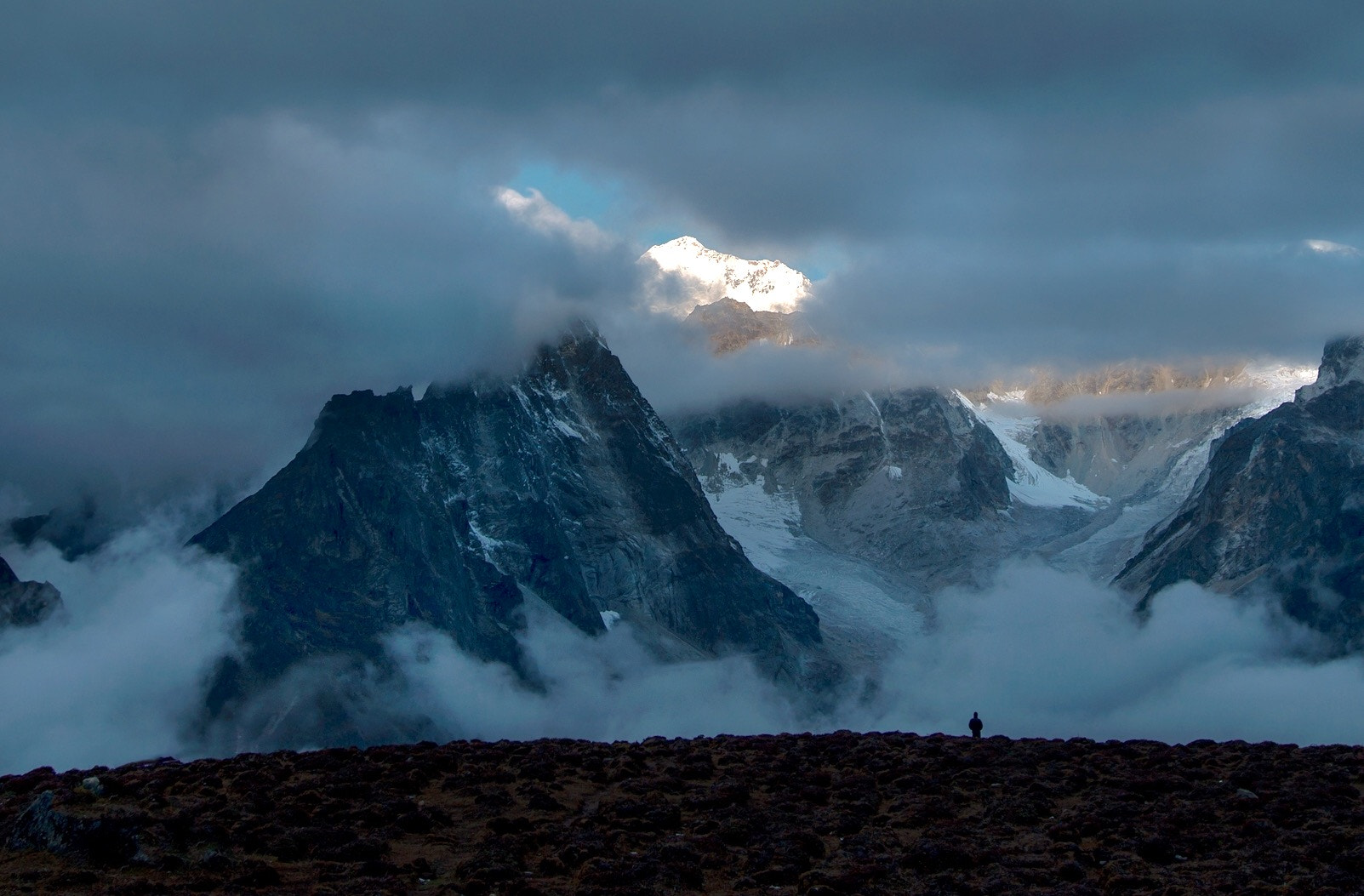 Nikon AF-S Nikkor 17-35mm F2.8D ED-IF sample photo. Look up at mount everest-2 photography