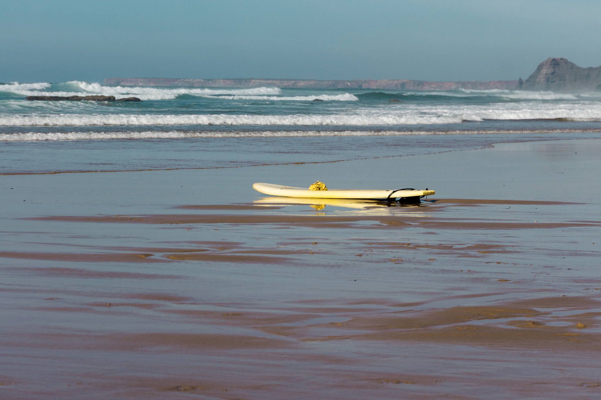 Sony E 18-200mm F3.5-6.3 OSS sample photo. Surfboard at the beach photography