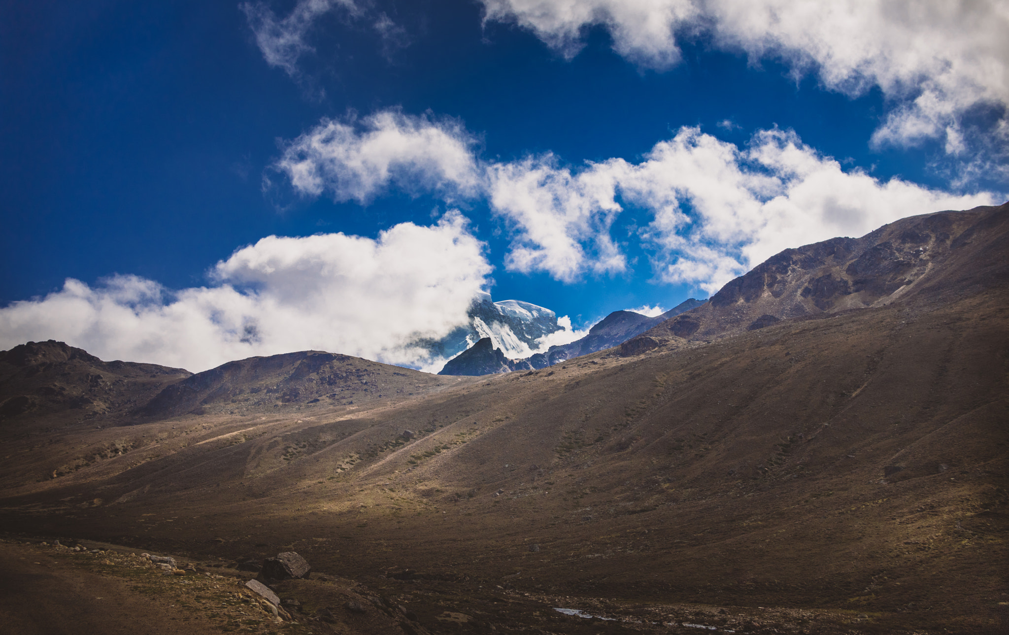 Nikon D750 + Nikon AF-S DX Nikkor 35mm F1.8G sample photo. Clouds and some cotton candy photography
