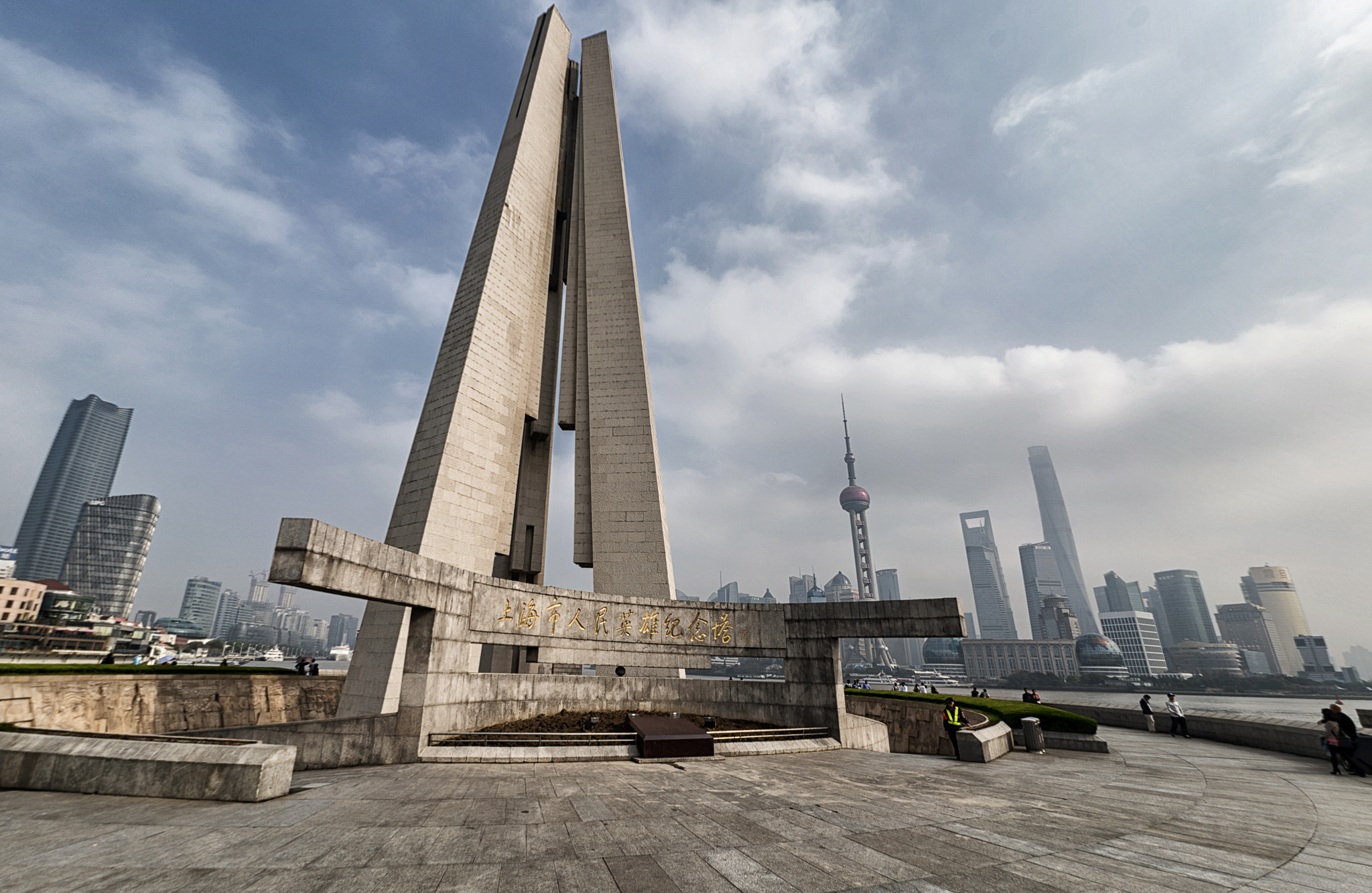 Sony FE 28mm F2 sample photo. Yingxiong memorial tower photography