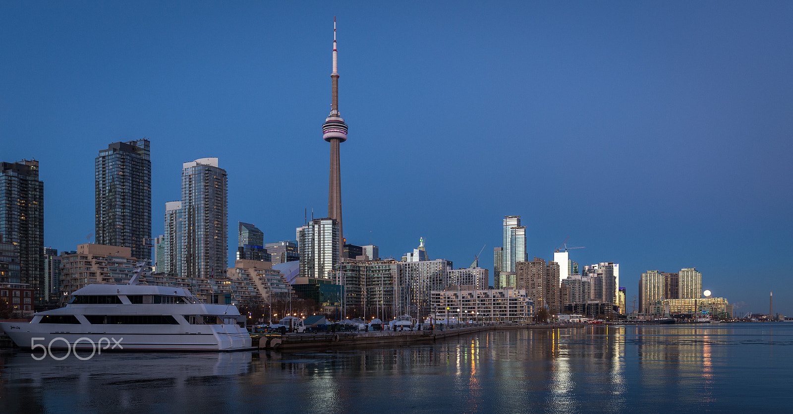 Sigma 24mm F1.4 DG HSM Art sample photo. Harbourfront⏐moonrise photography