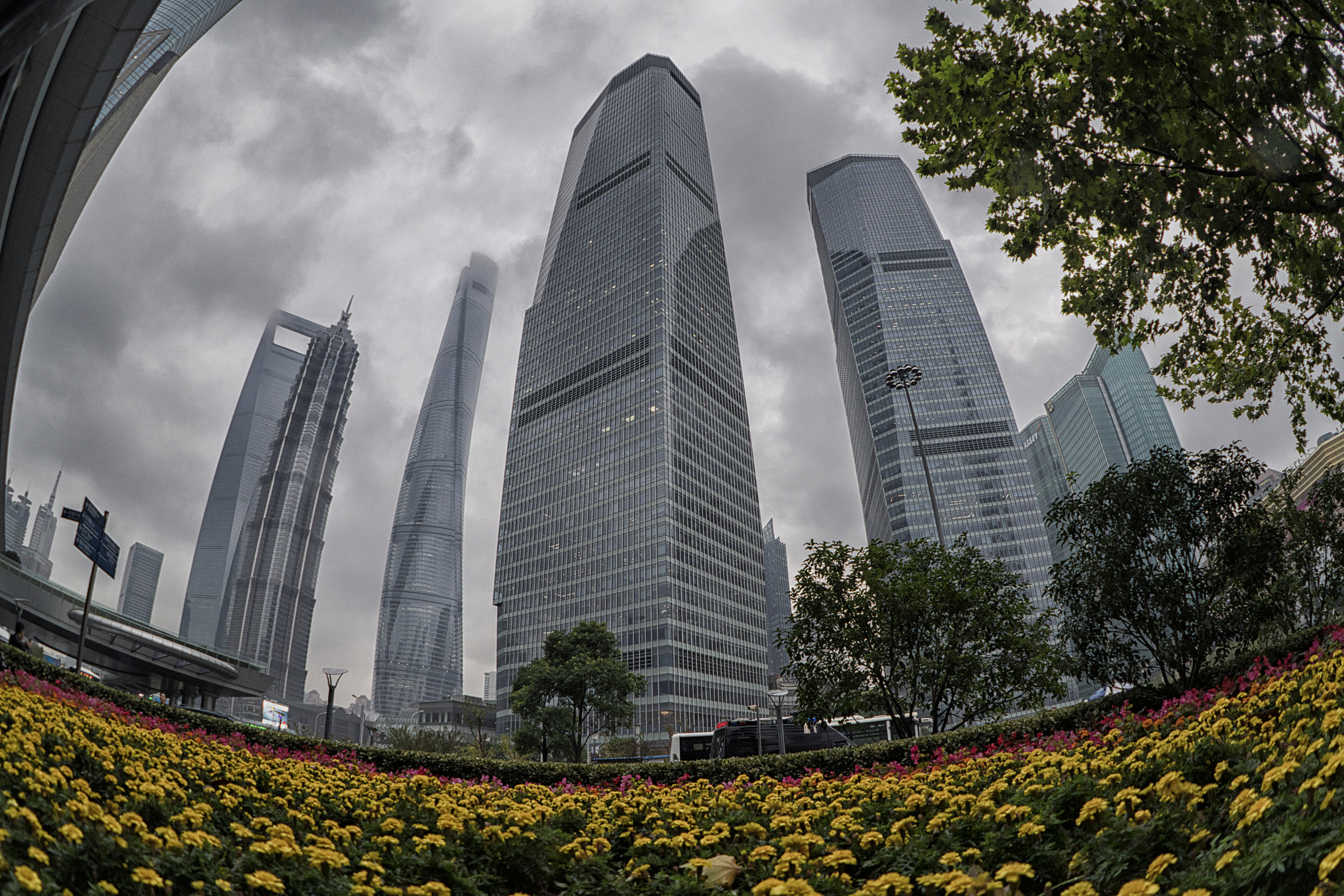 Sony FE 28mm F2 sample photo. Skyscrapers financial district photography