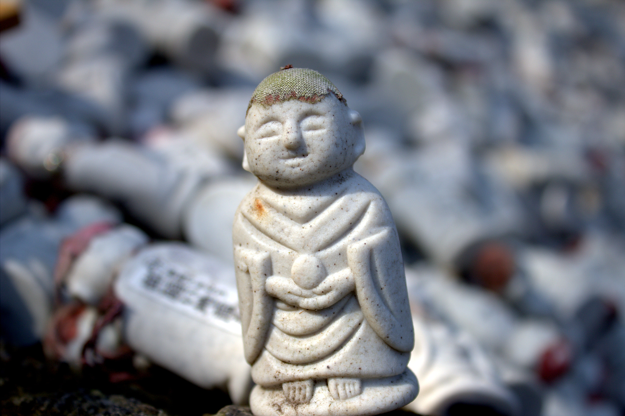 Canon EOS 600D (Rebel EOS T3i / EOS Kiss X5) sample photo. Small monk figurine photography