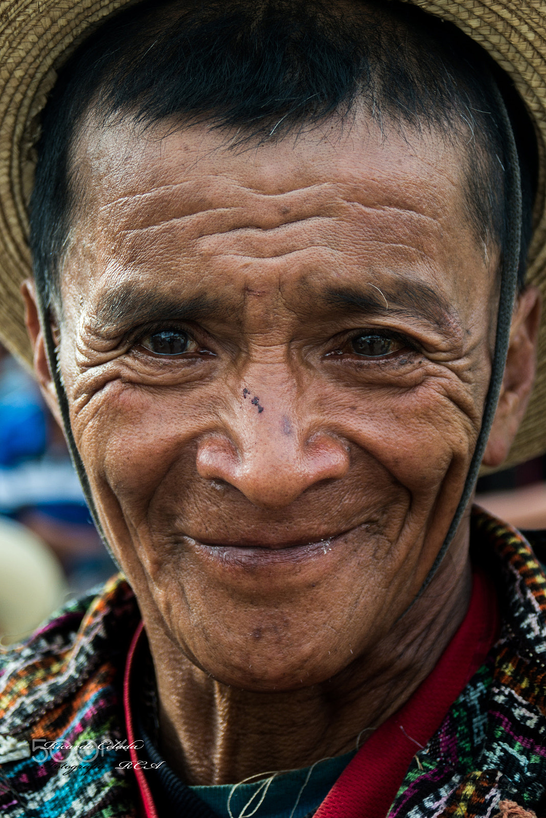 AF Zoom-Nikkor 28-80mm f/3.3-5.6G sample photo. Rostro photography