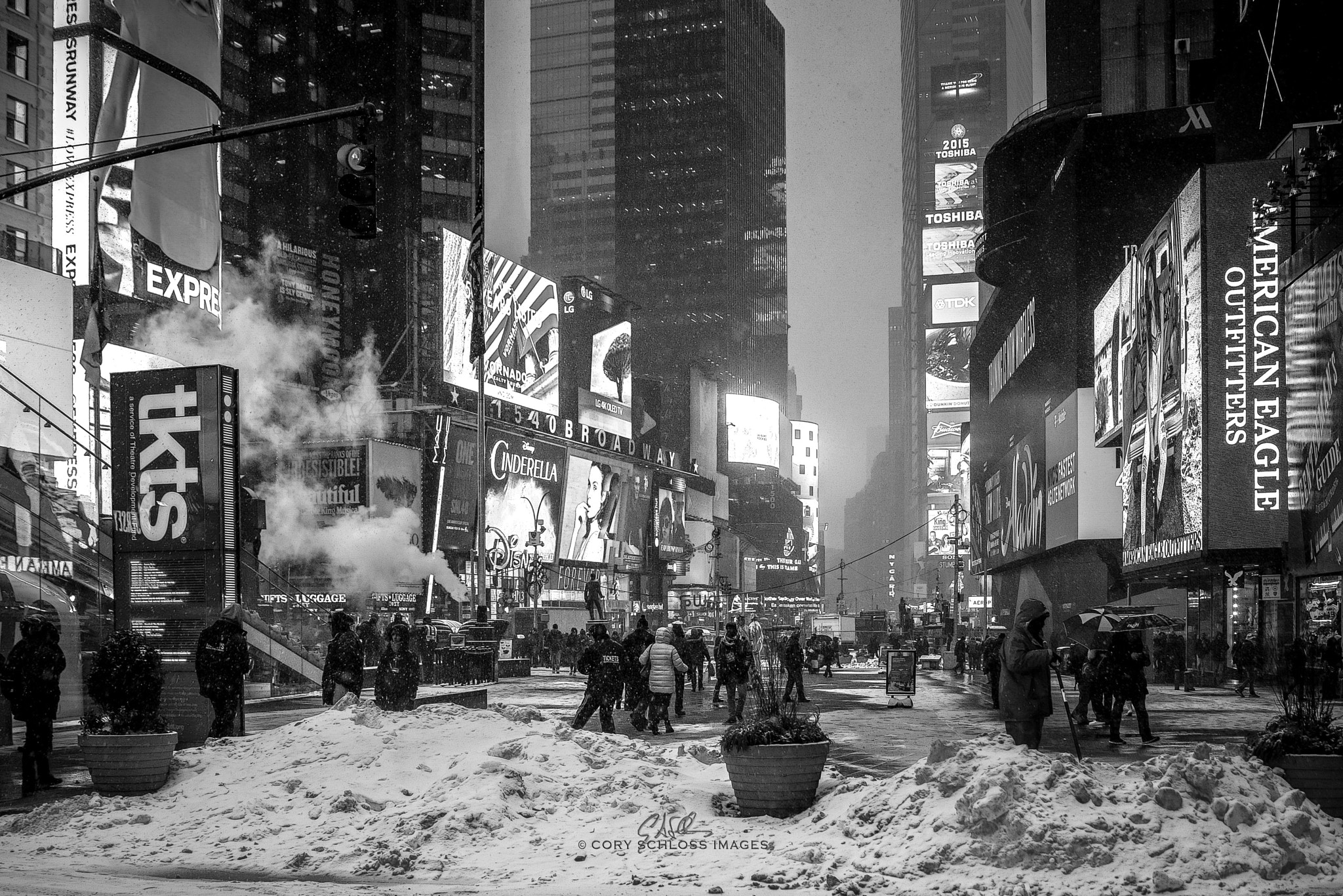 Canon EF 24-70mm F2.8L II USM sample photo. Snowfall | times square photography