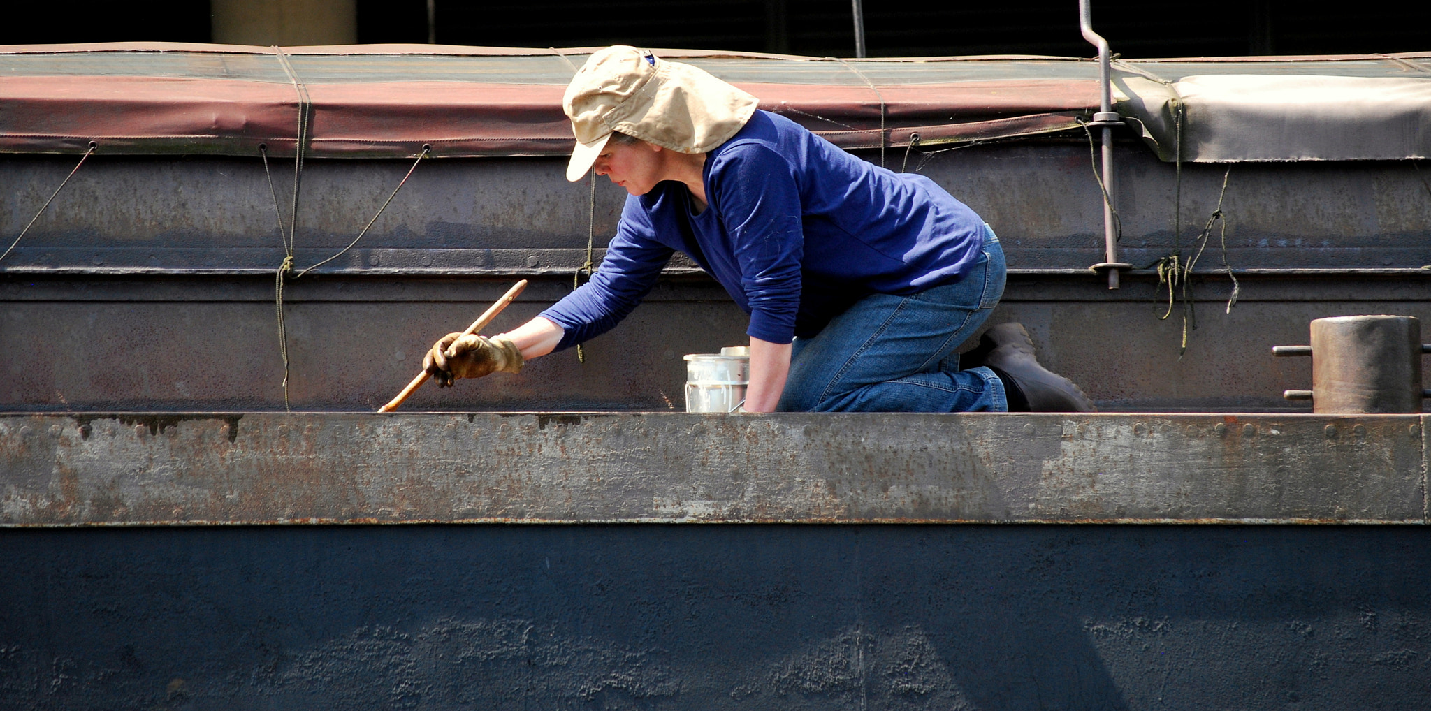 Nikon D60 + Nikon AF-S DX Nikkor 55-200mm F4-5.6G VR sample photo. Female dock worker. photography