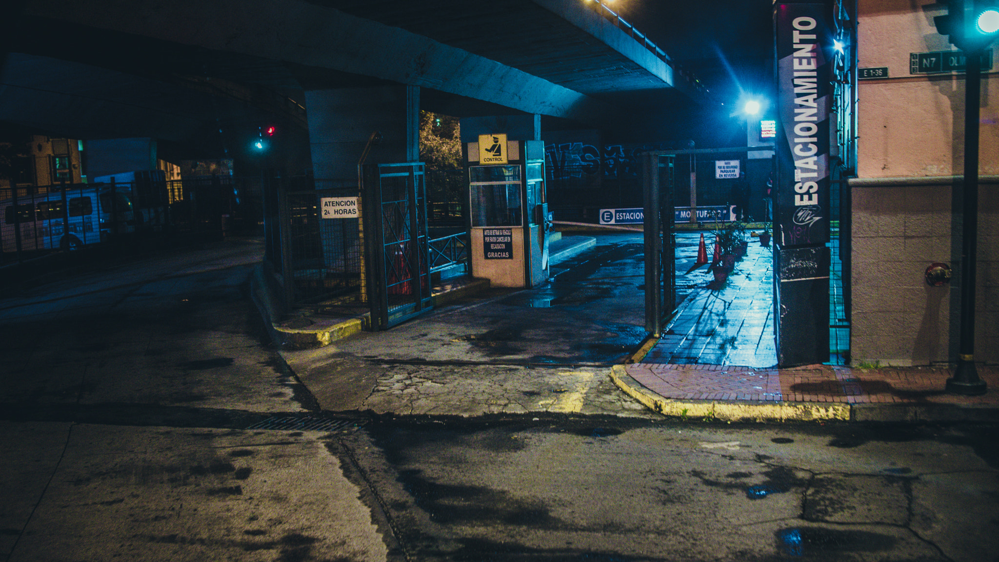 Nikon D750 + Nikon AF-S DX Nikkor 35mm F1.8G sample photo. Quito ecuador photography