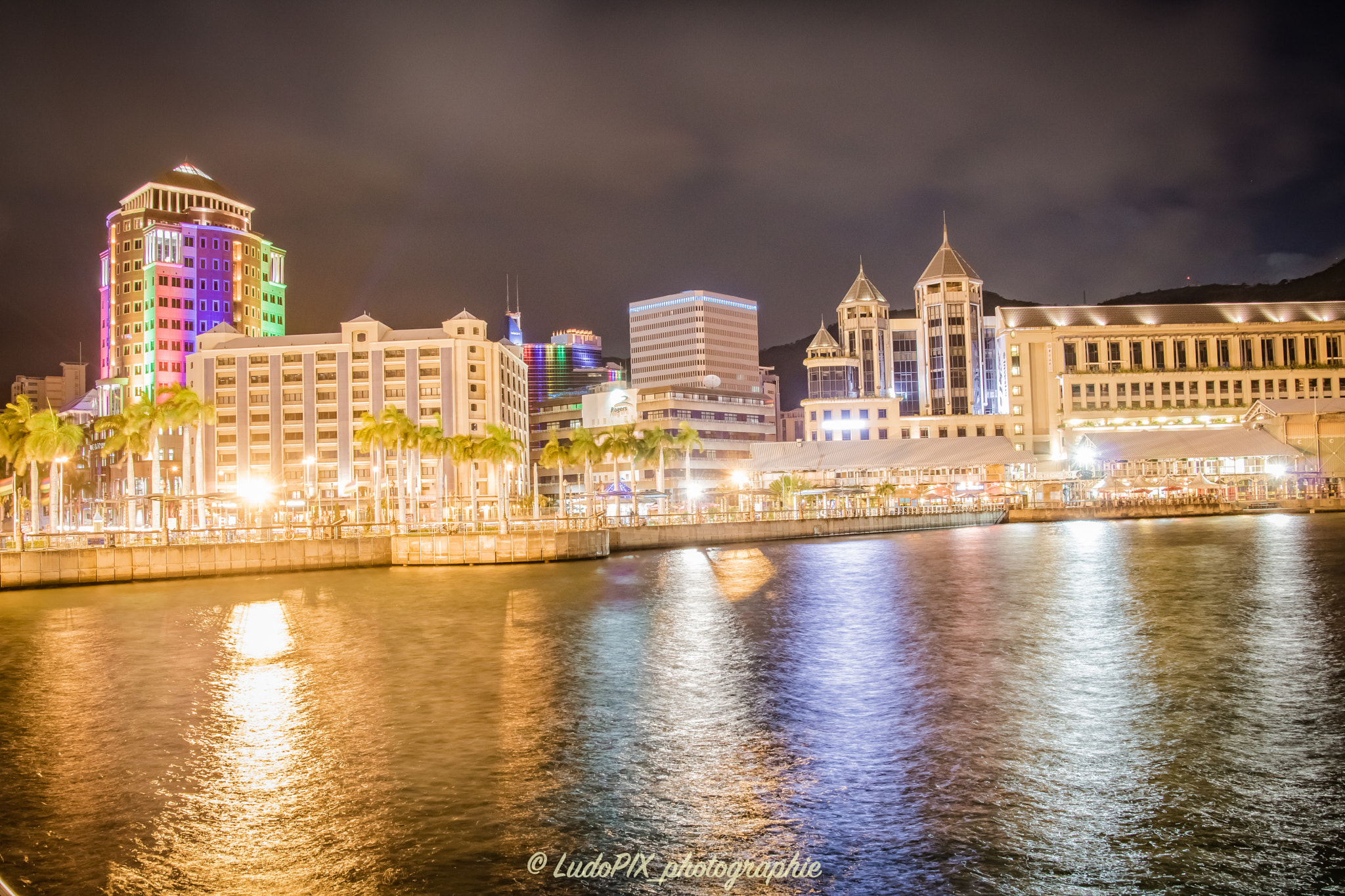 Canon EOS 760D (EOS Rebel T6s / EOS 8000D) + Canon TS-E 90mm F2.8 Tilt-Shift sample photo. Port-louis codan. Île maurice photography