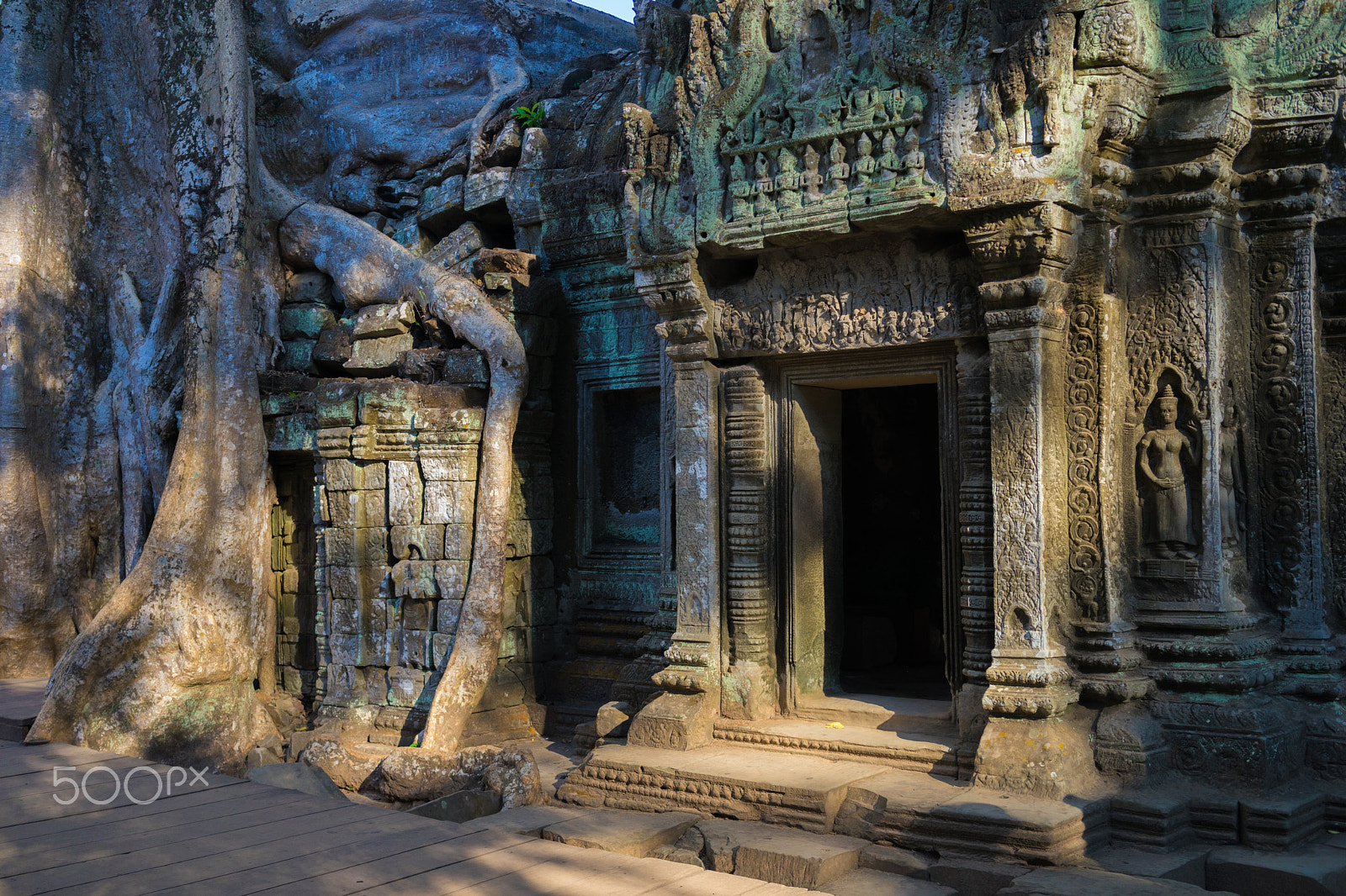 Sony a7 II + Sony Sonnar T* FE 35mm F2.8 ZA sample photo. Ta prohm temple photography