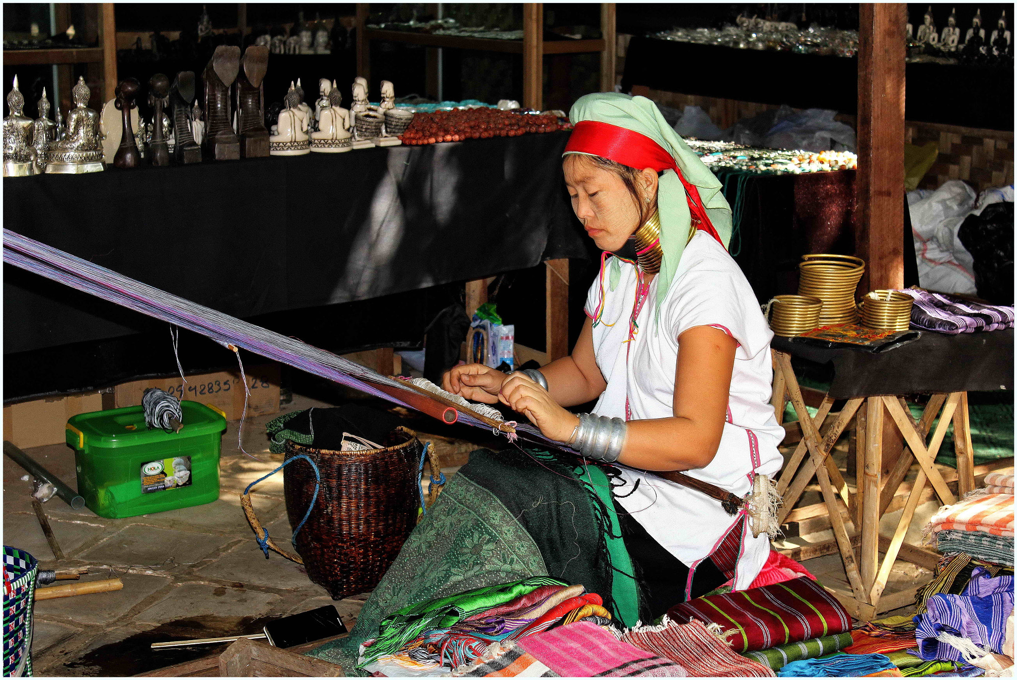 Canon EF-S 18-55mm F3.5-5.6 IS sample photo. Kayan or padaung tribes girl photography