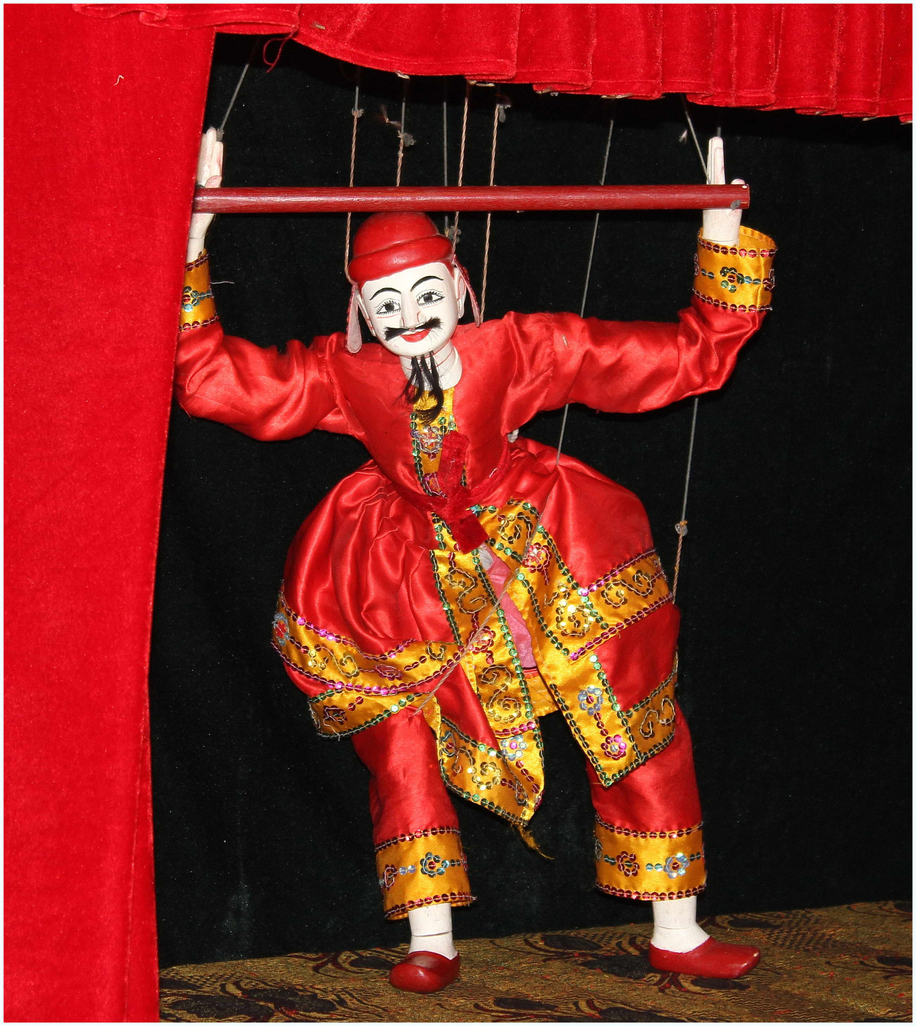 Canon EF-S 18-55mm F3.5-5.6 IS sample photo. Puppet show photography
