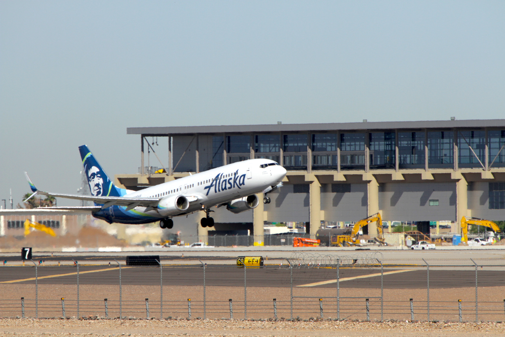 Canon EF 70-200mm F2.8L IS II USM sample photo. Seattle's hometown airline? photography