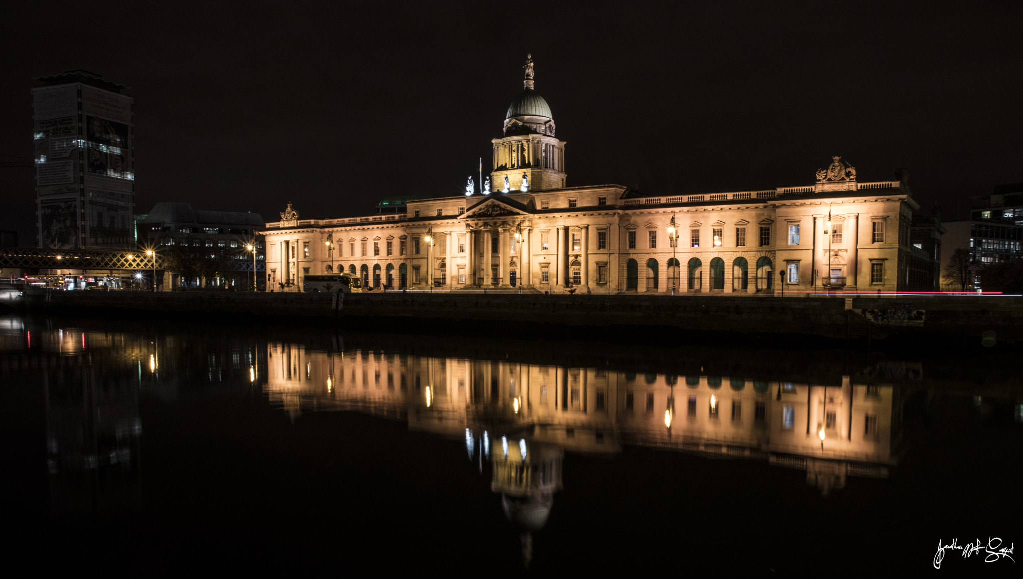 Nikon D5500 + Sigma 17-70mm F2.8-4 DC Macro OS HSM | C sample photo. Dublin city hall photography