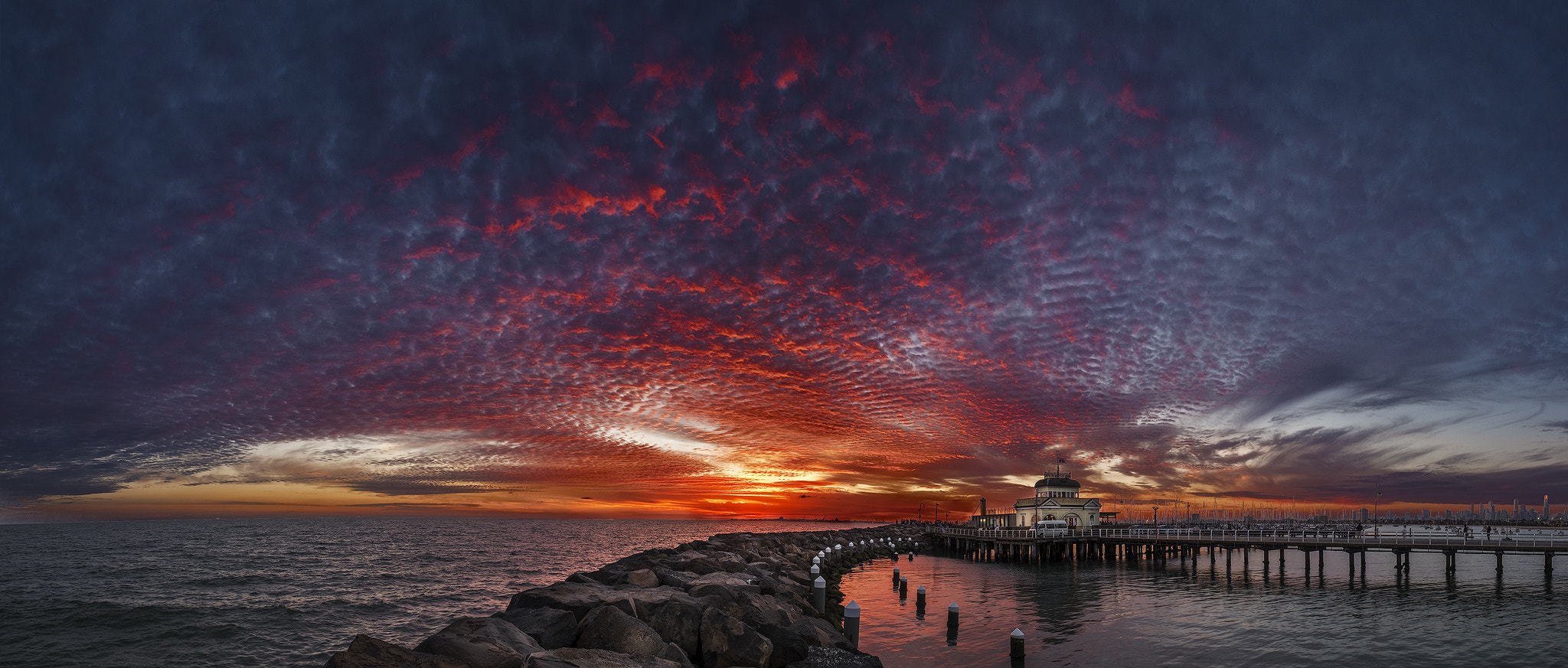 Fujifilm X-T2 + Fujifilm XF 10-24mm F4 R OIS sample photo. Panorama st kilda pier photography