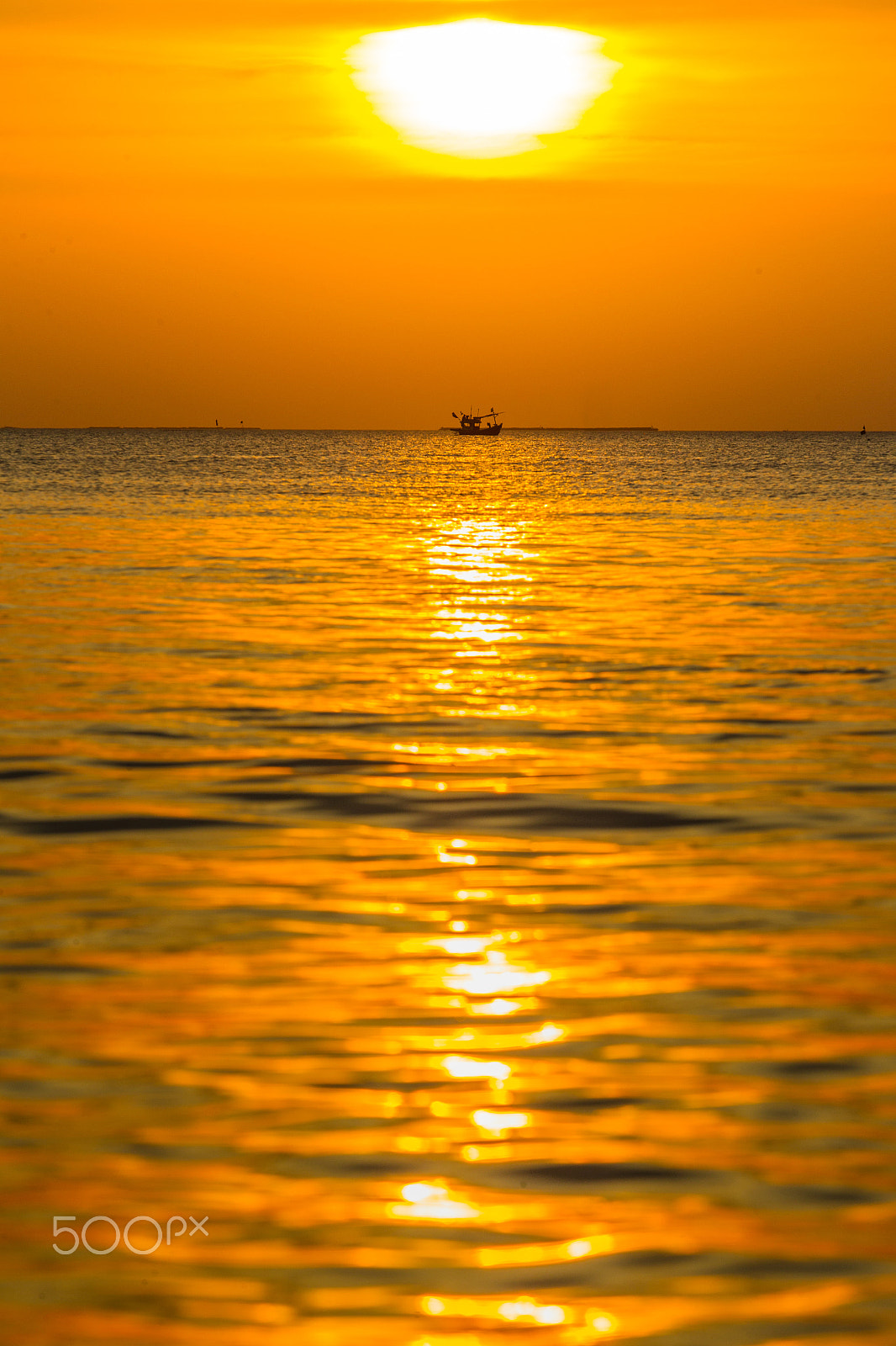 Canon EF 80-200mm f/2.8L sample photo. Boat on sea sunset photography