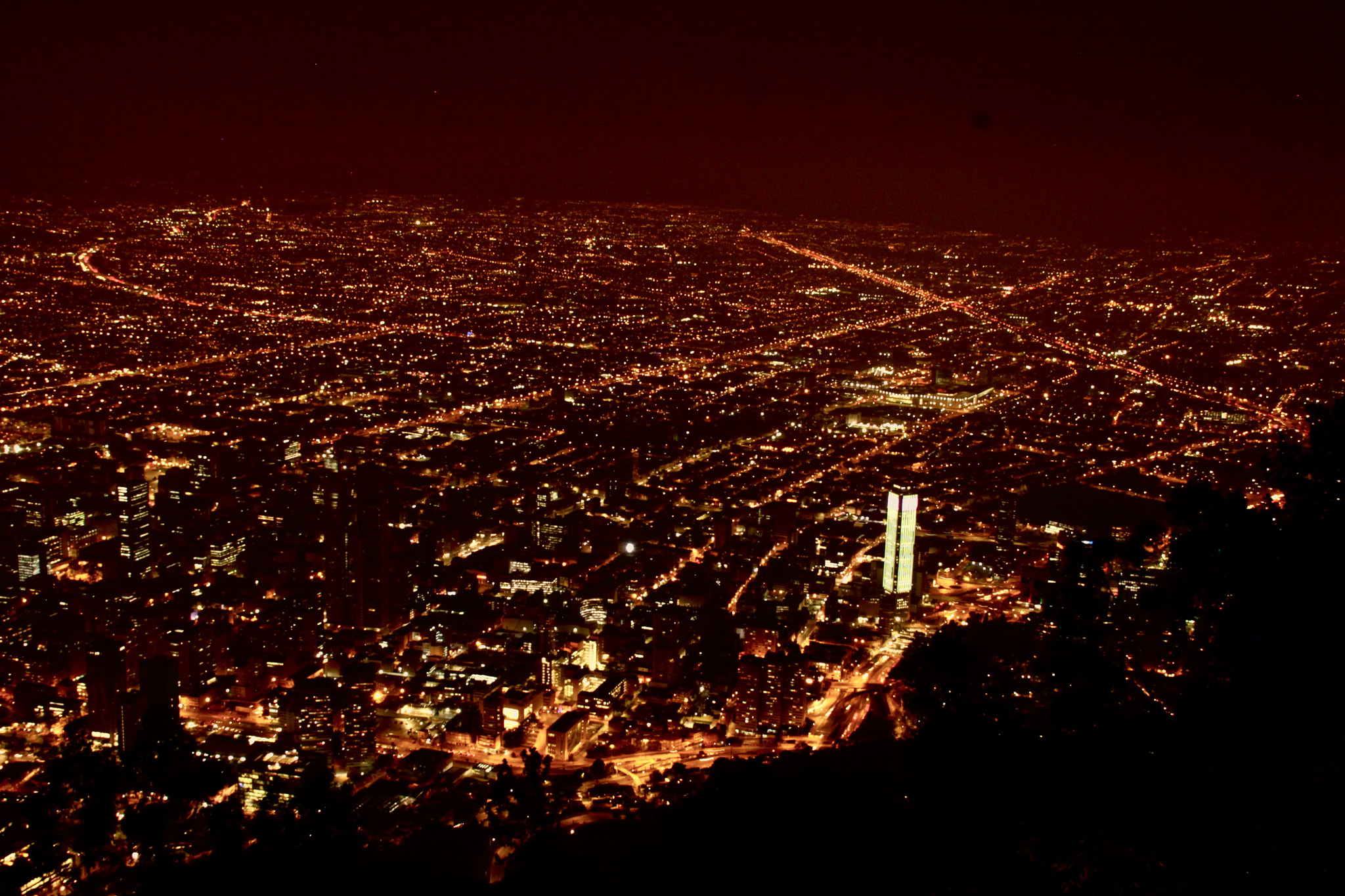 Canon EF 75-300mm F4.0-5.6 IS USM sample photo. Bogotá skyline at night photography