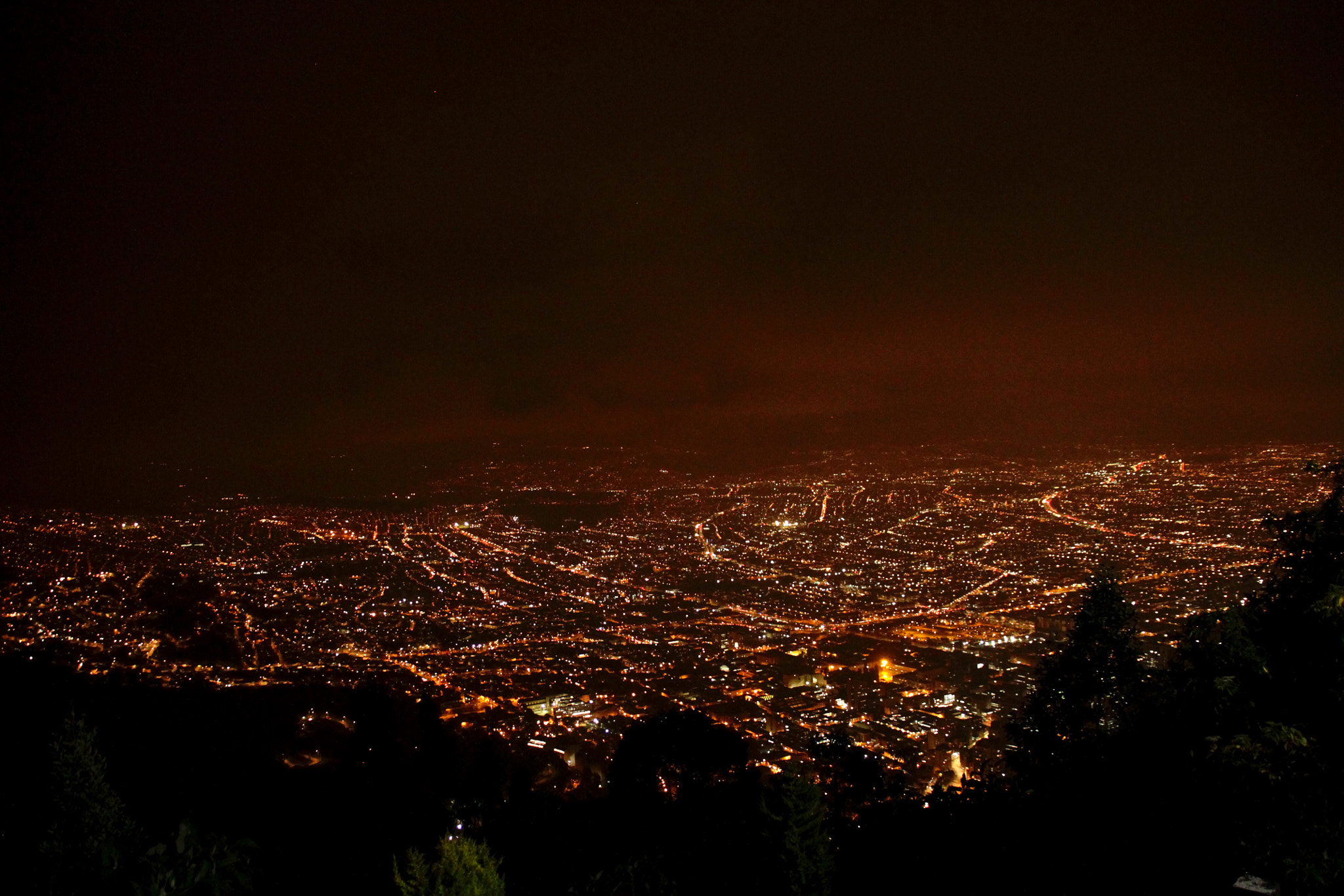 Canon EF 75-300mm F4.0-5.6 IS USM sample photo. Bogotá at night photography