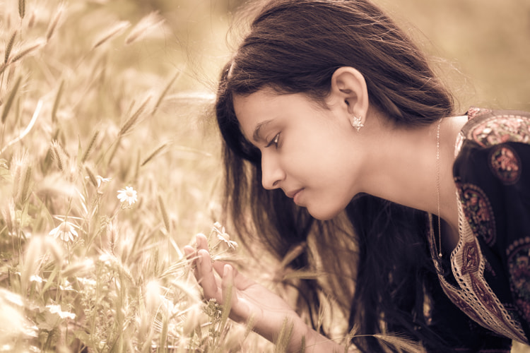 ZEISS Batis 85mm F1.8 sample photo. Shining girl photography