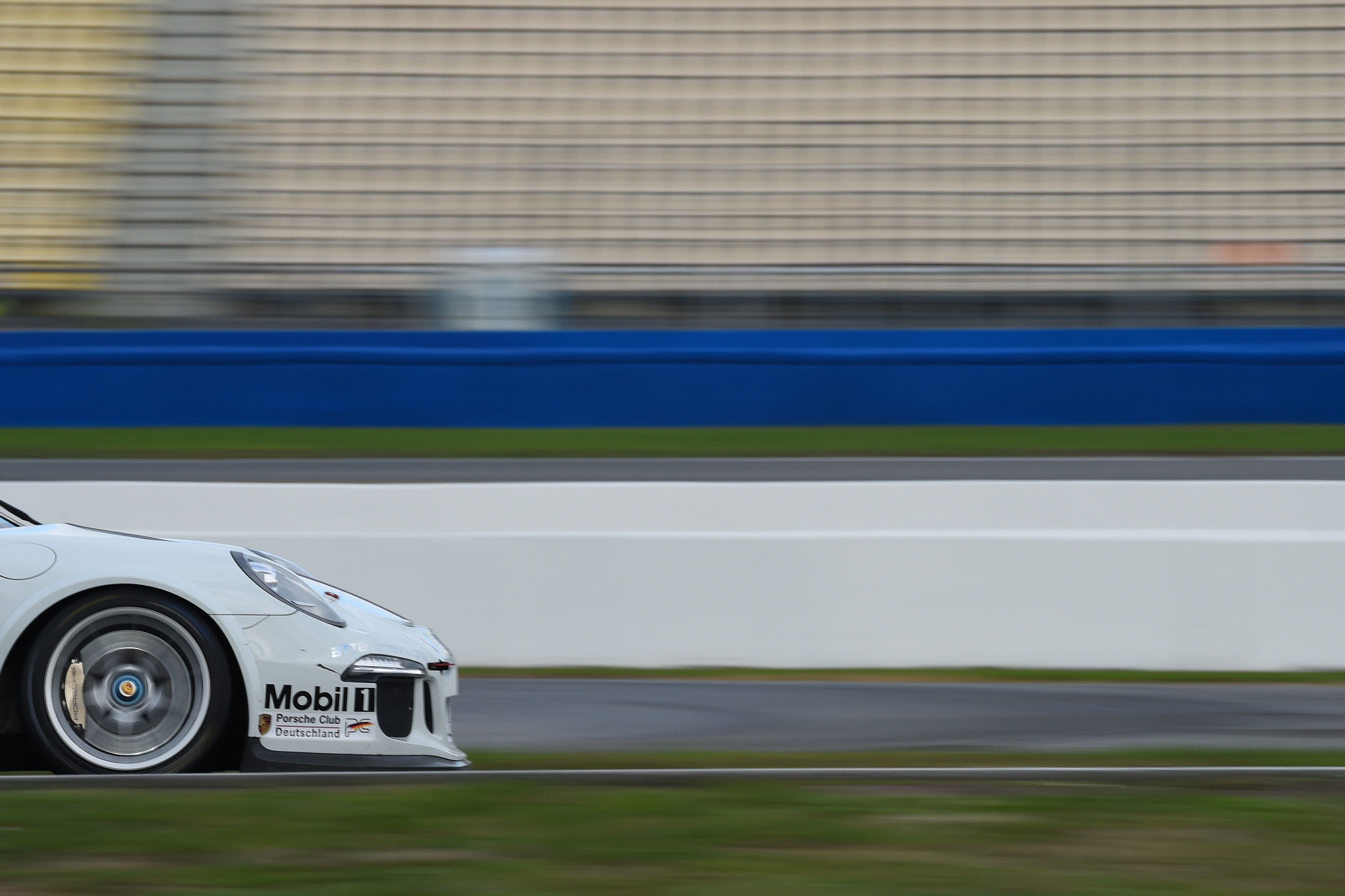 Nikon AF-S Nikkor 200-500mm F5.6E ED VR sample photo. ... racin' porsche... photography